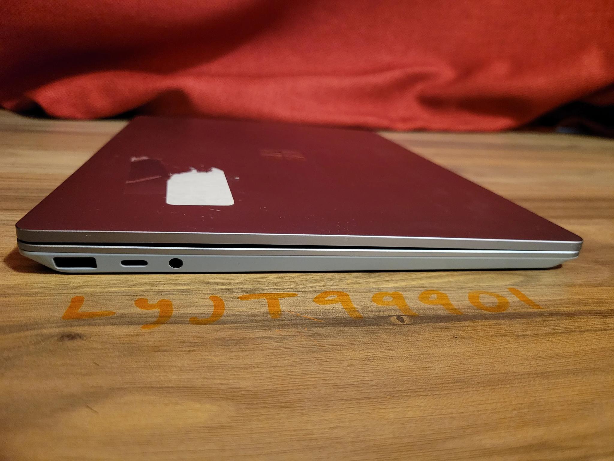 Microsoft Surface Laptop Go 3 - intel i5 12th gen. - 256gb ssd - 12.4" touch screen