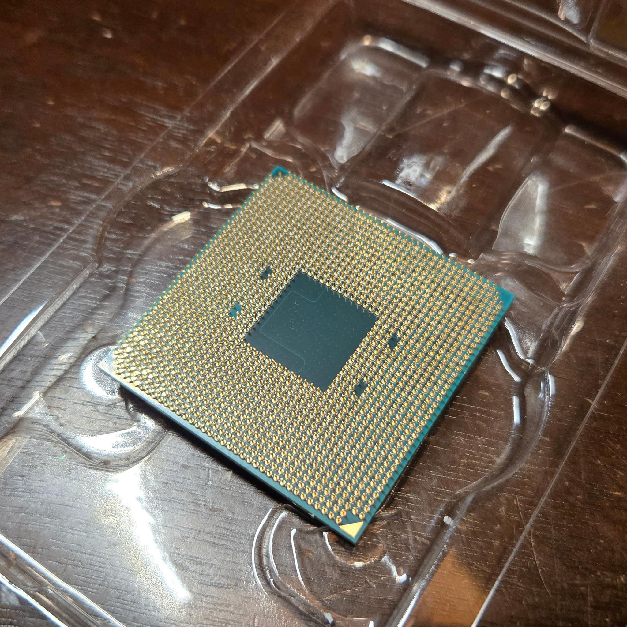 AMD Ryzen 5 3400G w/ Wraith Cooler. AM4. 4 Cores / 8 Threads. 3.7ghz base/4.2ghz boost