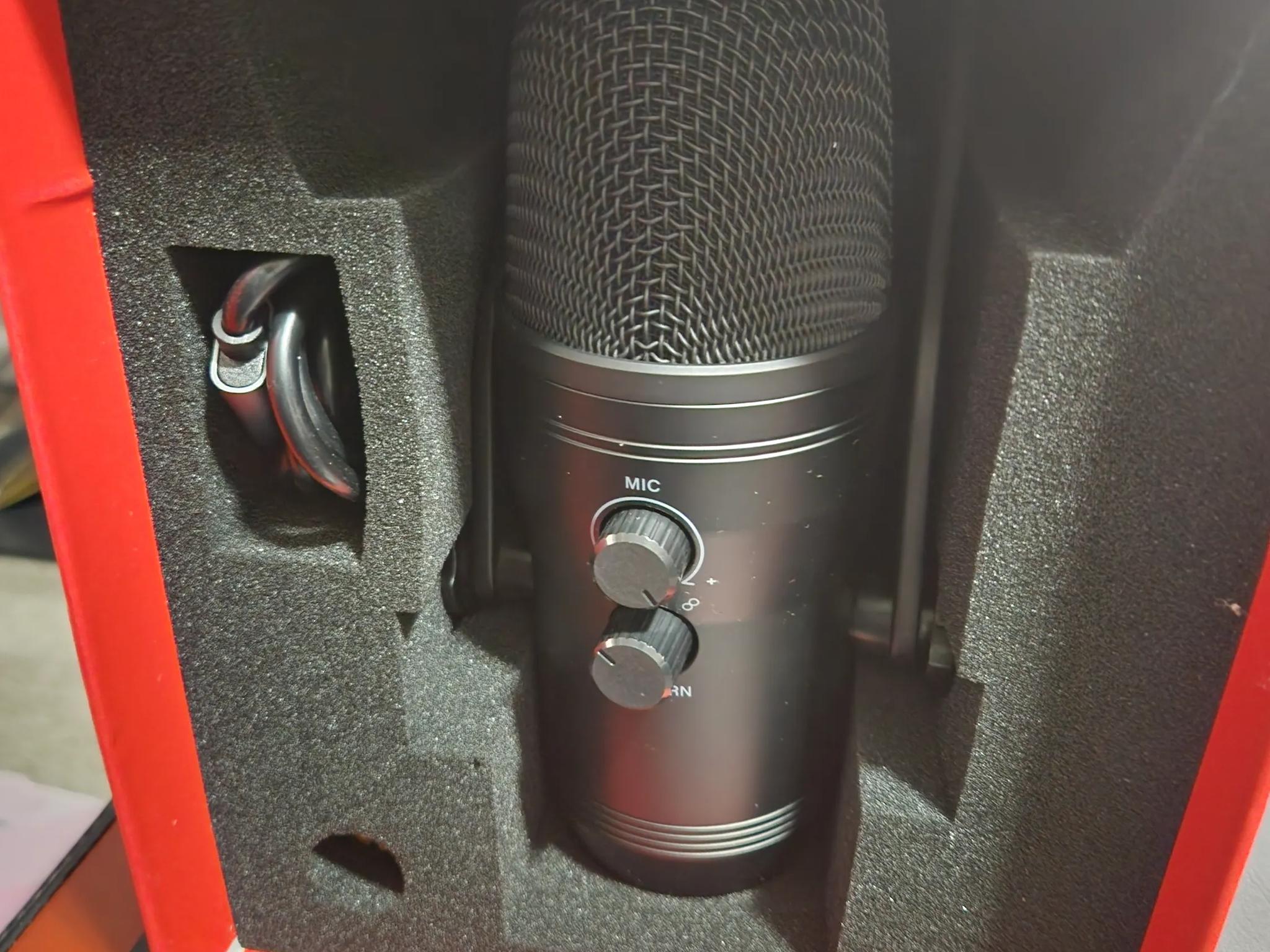 FIFINE K690 USB Studio Recording Microphone with Mute Button & Headphone Jack, Four Pickup Patterns