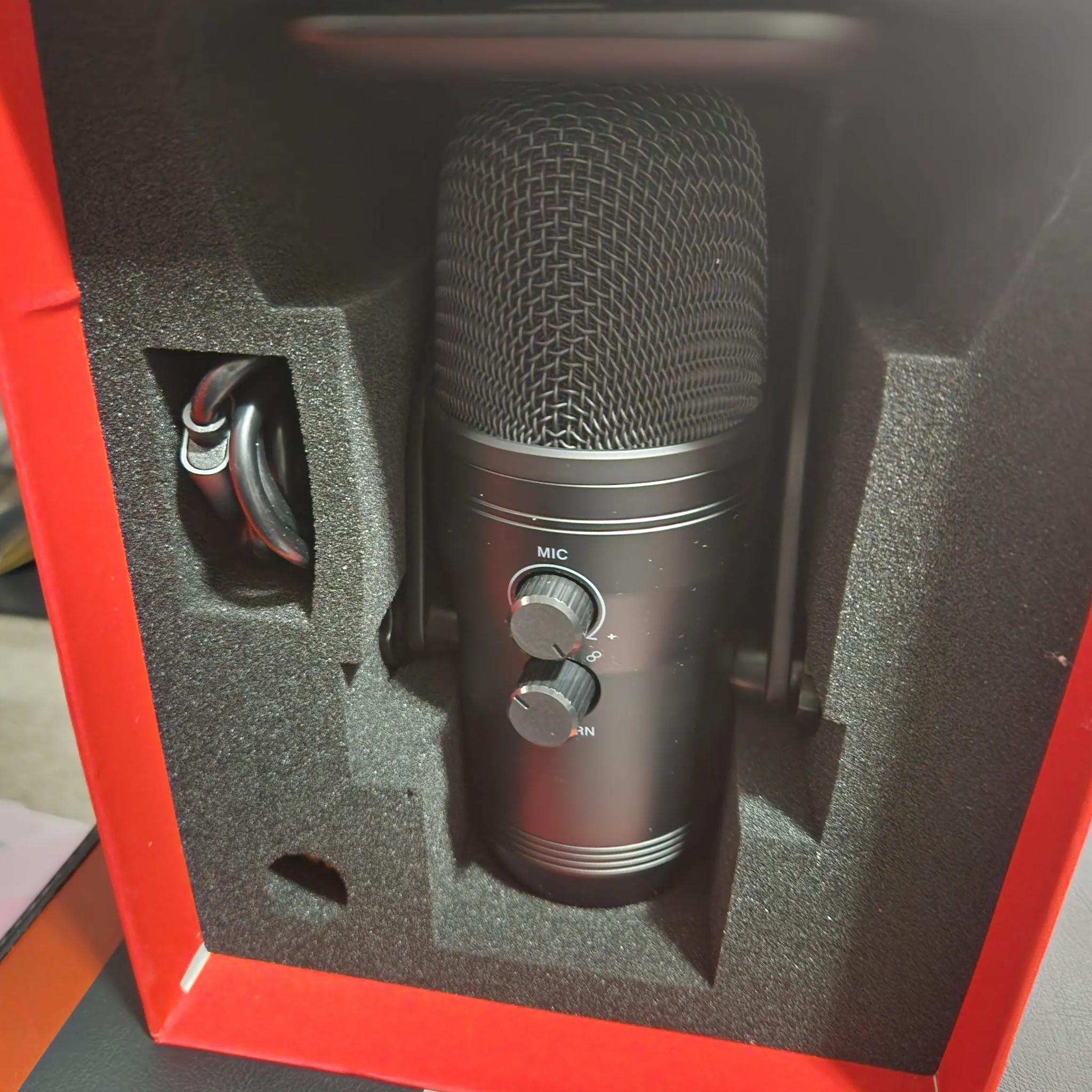 FIFINE K690 USB Studio Recording Microphone with Mute Button & Headphone Jack, Four Pickup Patterns