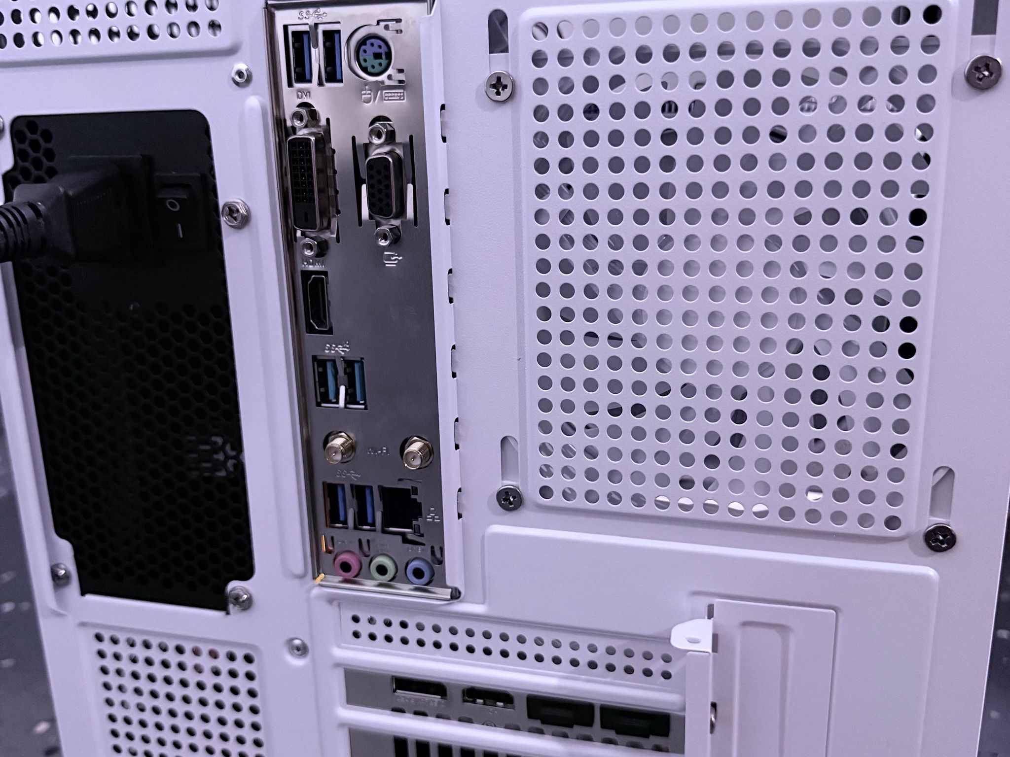 ⚪️"Lunar Frost"❄️ | 1080p Gaming | Ryzen 7 3700X | RX 5700XT 8GB | 16B Ram | 1TB SSD | Free Shipping