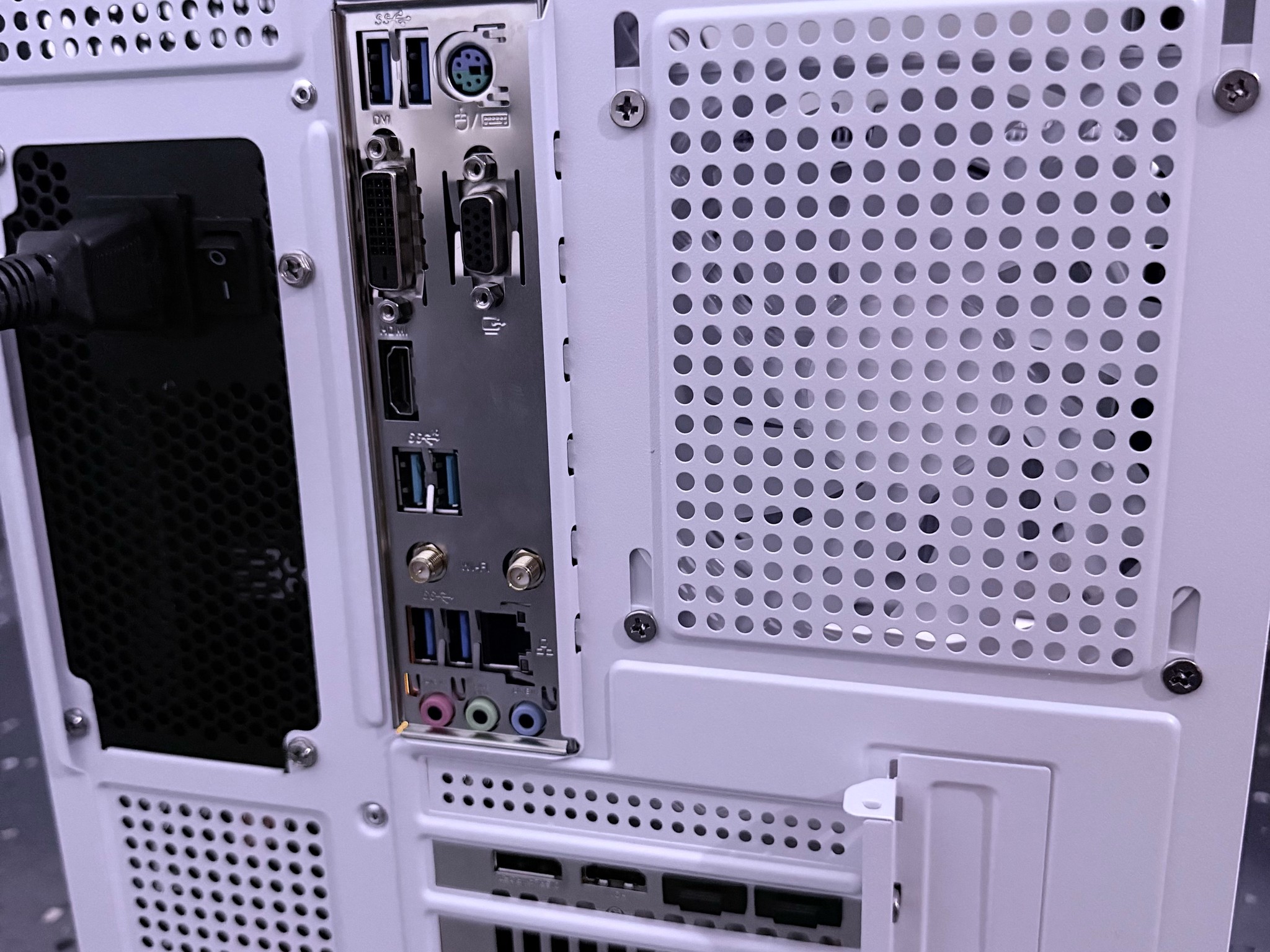 ⚪️"Lunar Frost"❄️ | 1080p Gaming | Ryzen 7 3700X | RX 5700XT 8GB | 16B Ram | 1TB SSD | Free Shipping