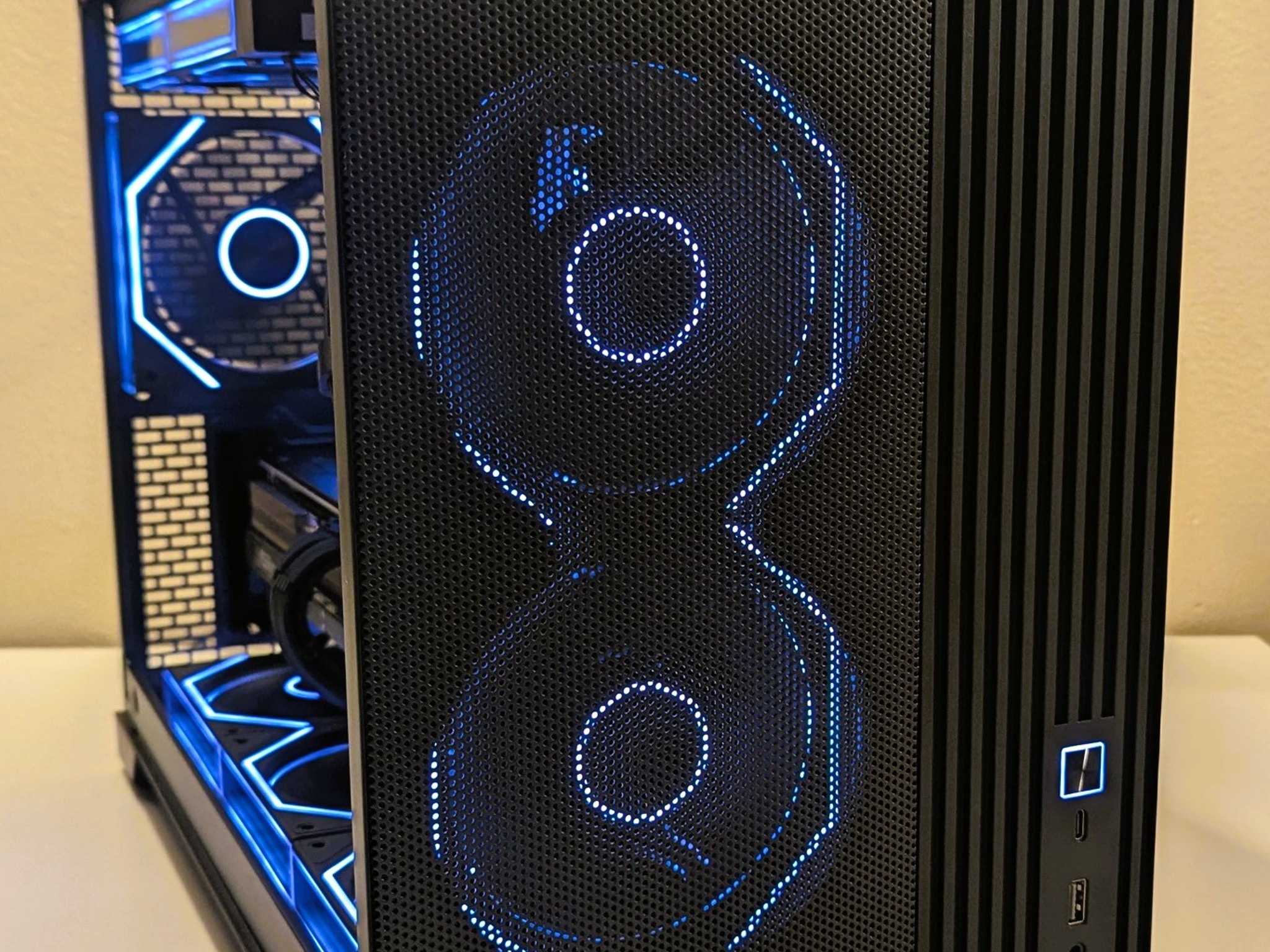 RX 9070 XT 16GB | RYZEN 9600X | 16GB DDR5 | 1TB SSD | 240MM LCD AIO | 850W GOLD| WIFI+BT