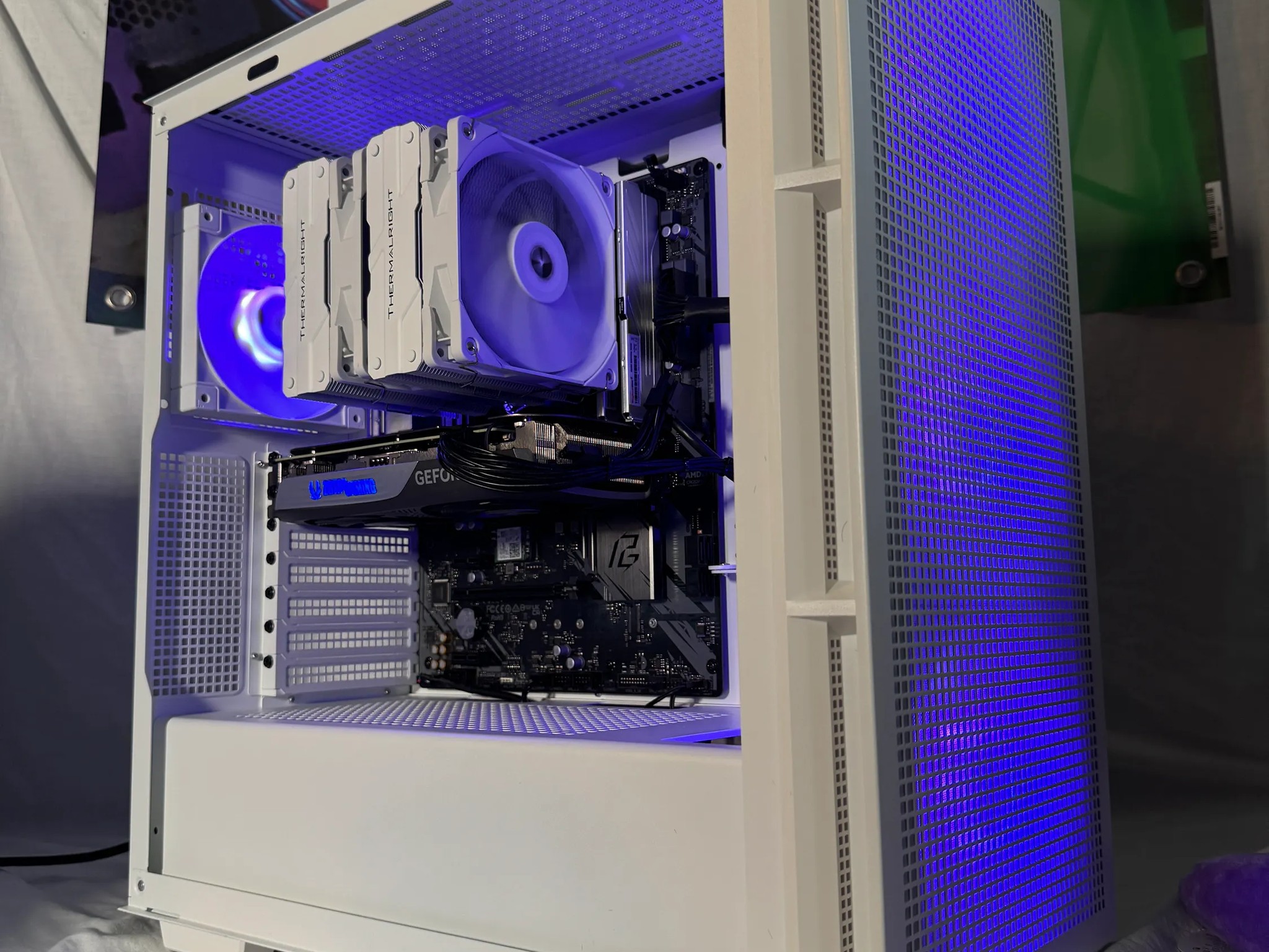RTX 4070 | Ryzen 5800X3D | 32GB DDR4 | 1TB SSD | Gaming PC