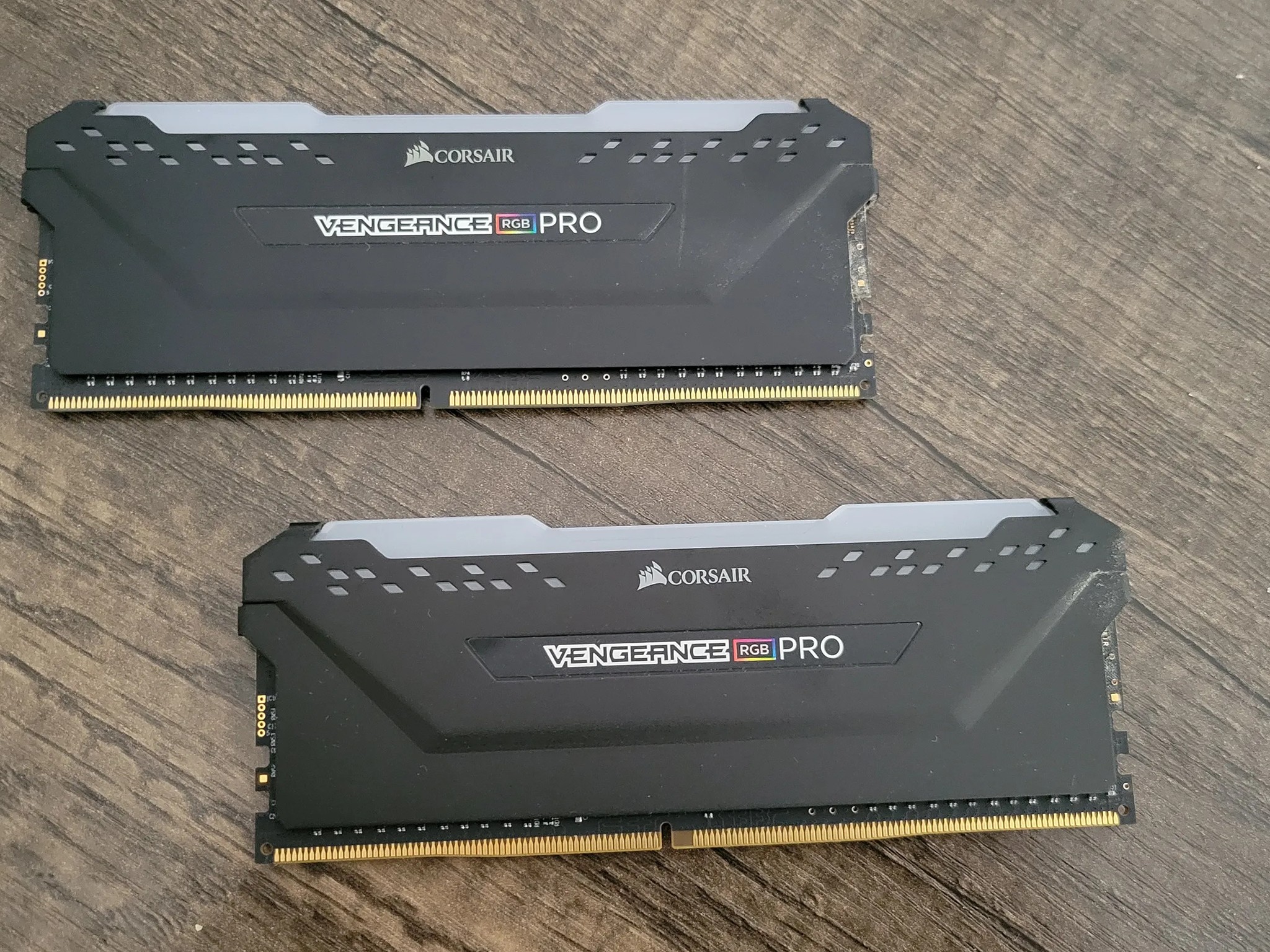 Corsair vengeance RGB Pro 16GB (2 x 8GB)  DDR4 3200 (PC4 25600) CAS latency 16, PC425600