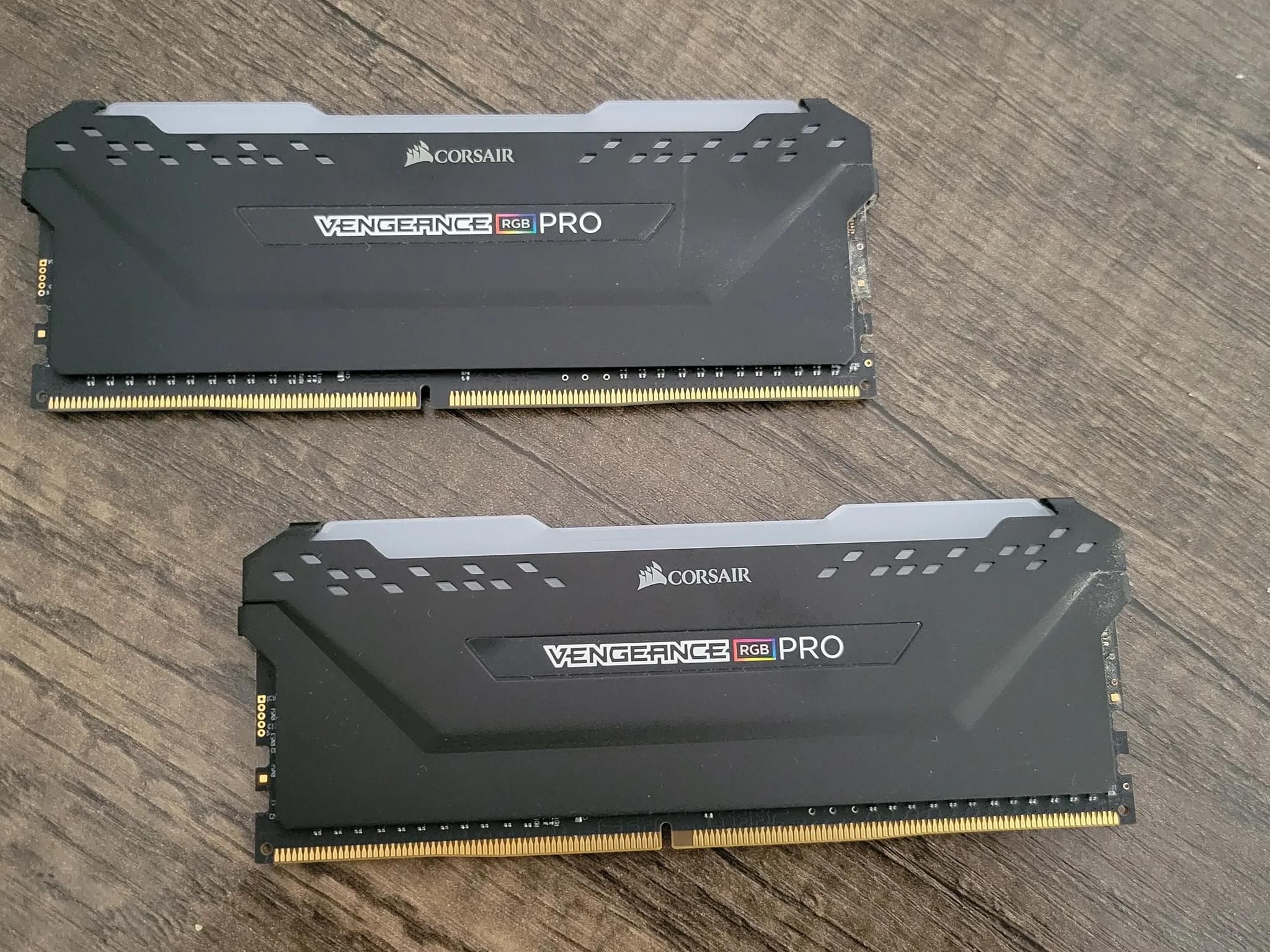 Corsair vengeance RGB Pro 16GB (2 x 8GB)  DDR4 3200 (PC4 25600) CAS latency 16, PC425600