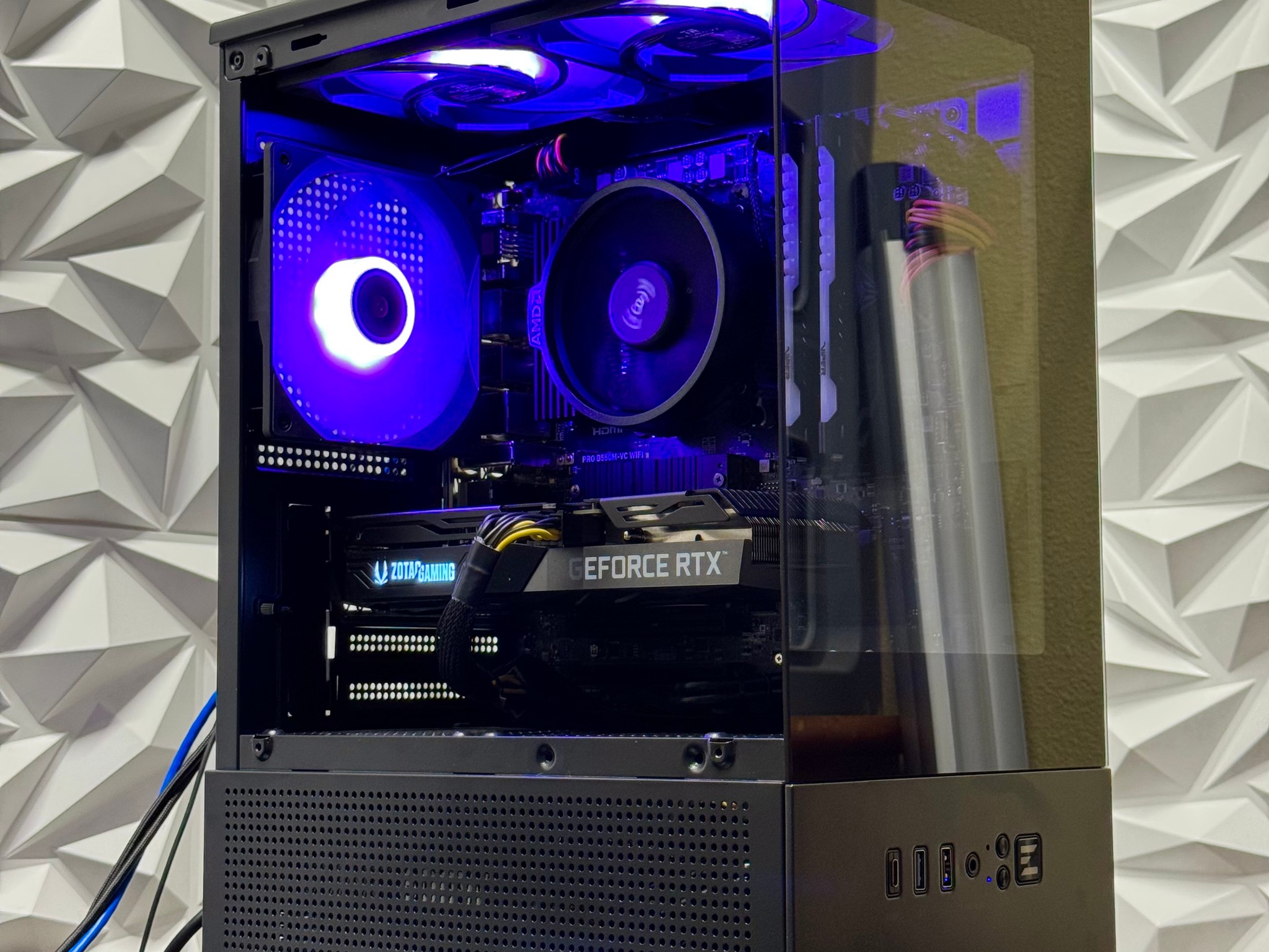 Rtx 3060 ti / Ryzen 5 5500 / 16GB DDR4 Ram / 500GB Nvme / 600w psu / windows 11 / RGB