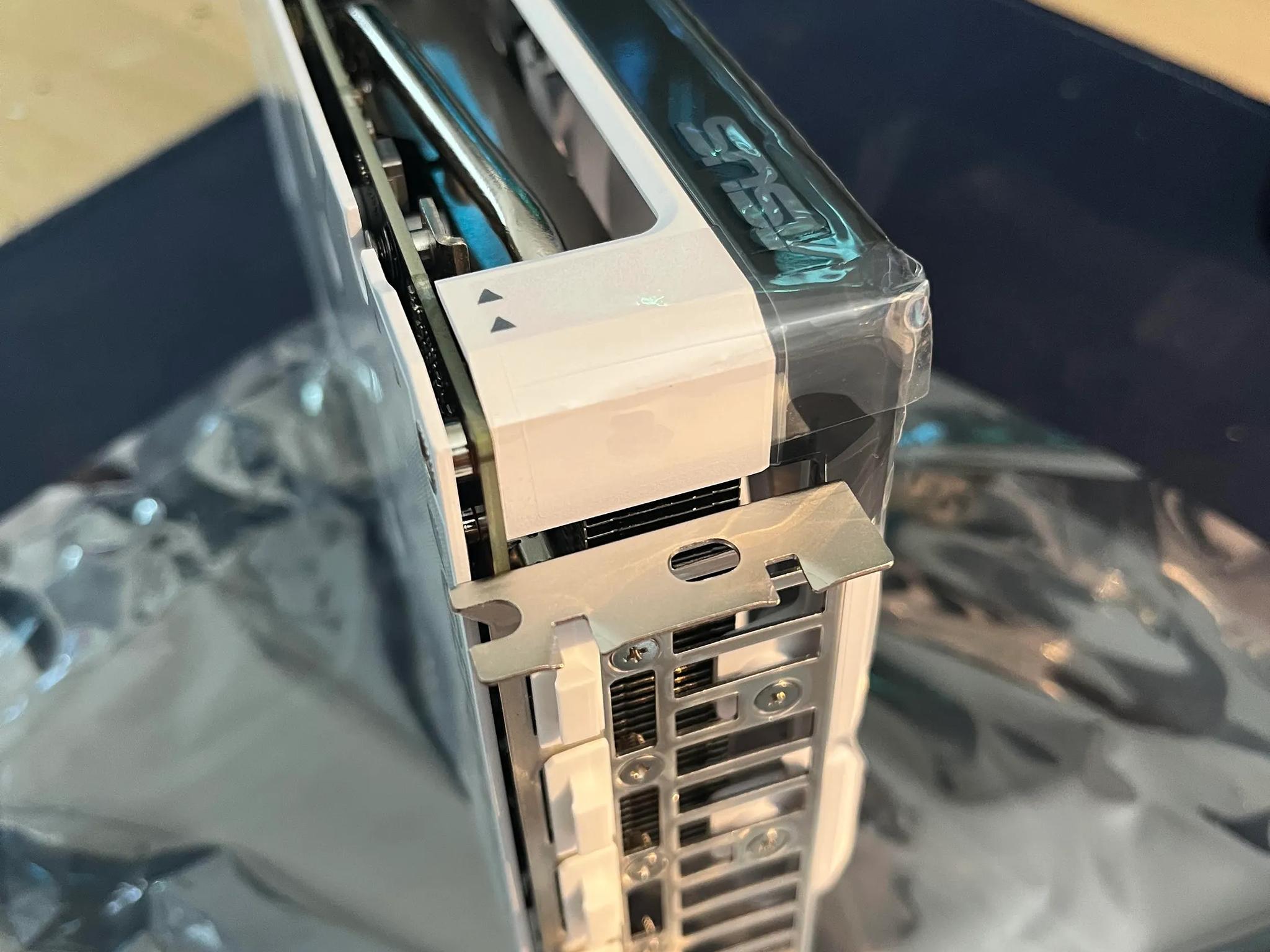 RTX 4060 ti 8 GB Asus Dual White Edition