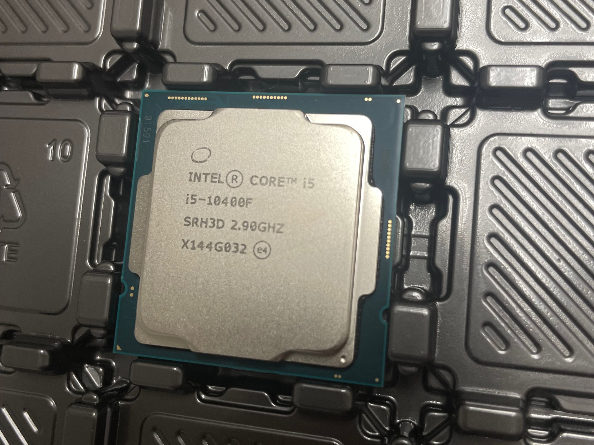 Intel i5 10400F 6 Core/12 Thread