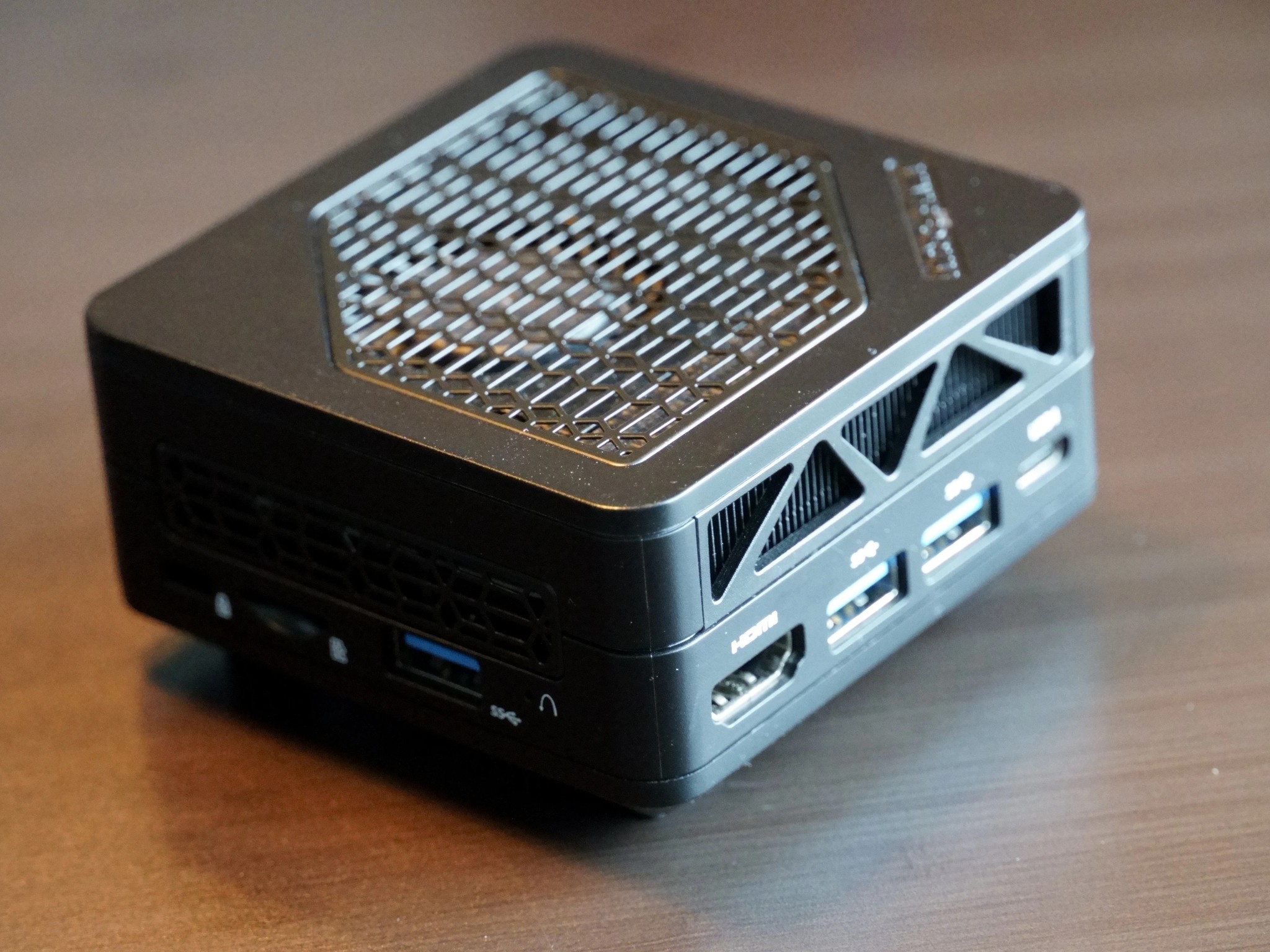 Minisforum EM680 Pocket PC Ryzen 7 6800U