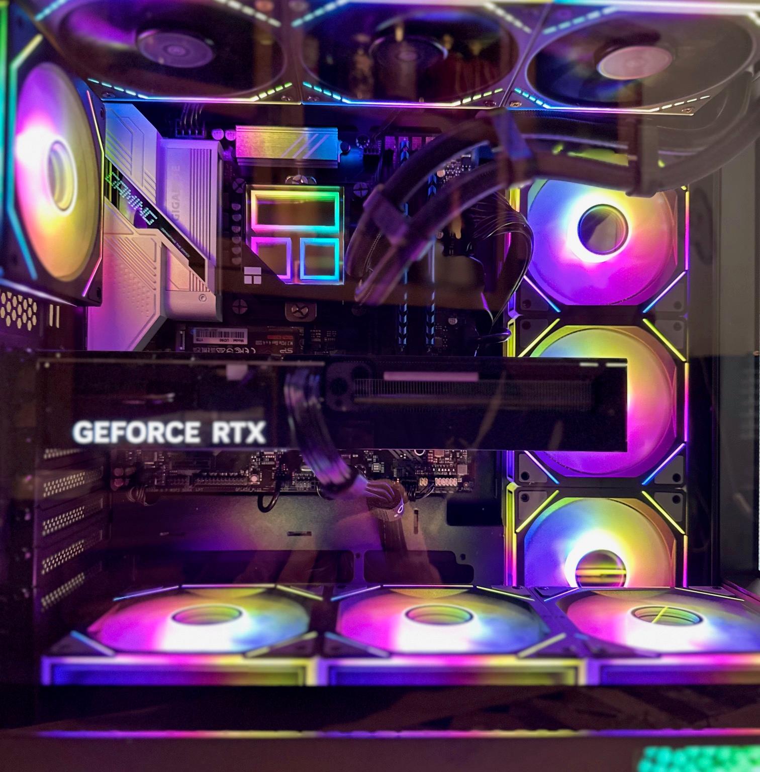 I9-12900K & RTX 5070 12GB / Mid Tower Gaming PC - 5.5" Integrated LCD