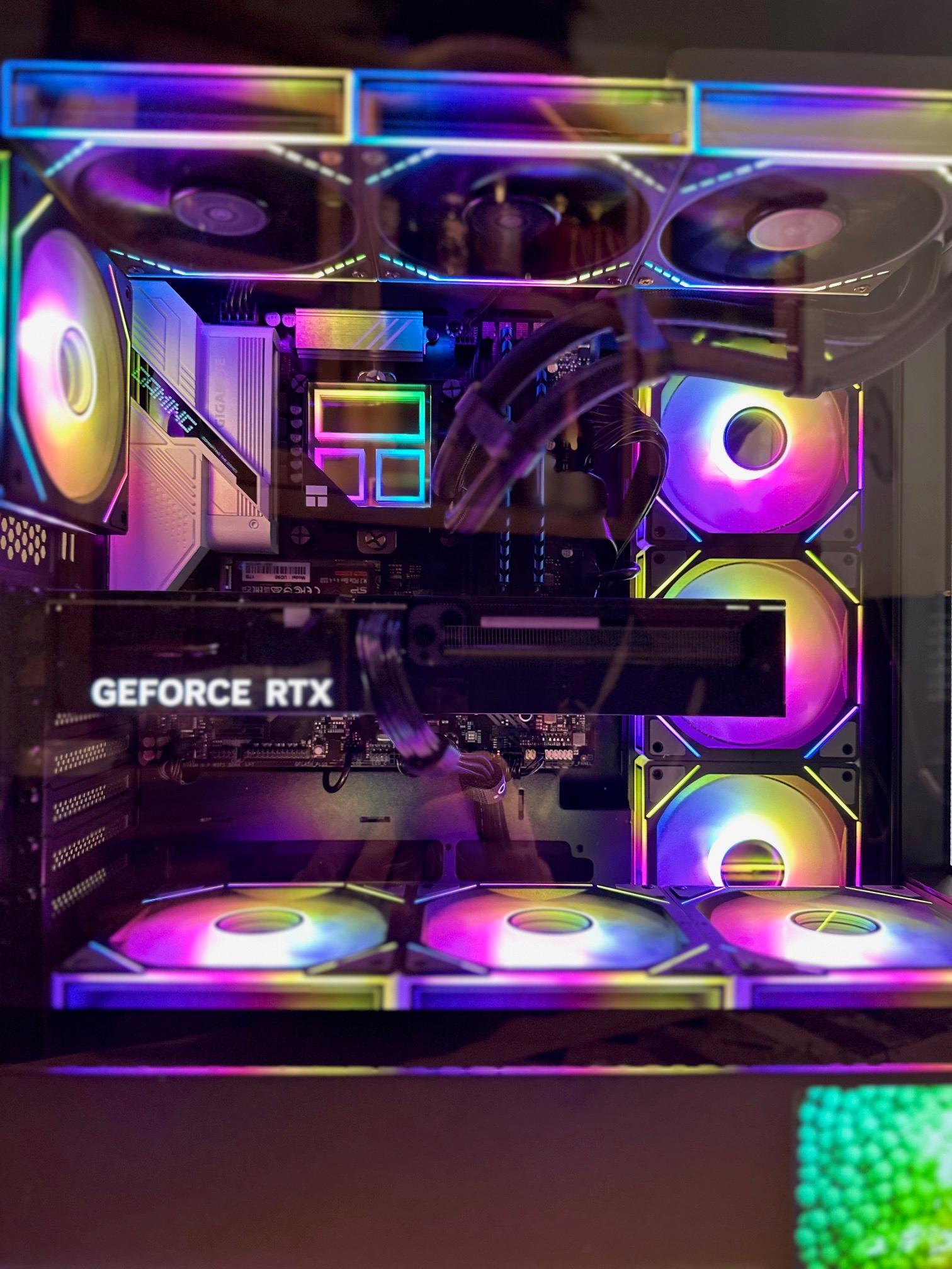 I9-12900K & RTX 5070 12GB / Mid Tower Gaming PC - 5.5" Integrated LCD