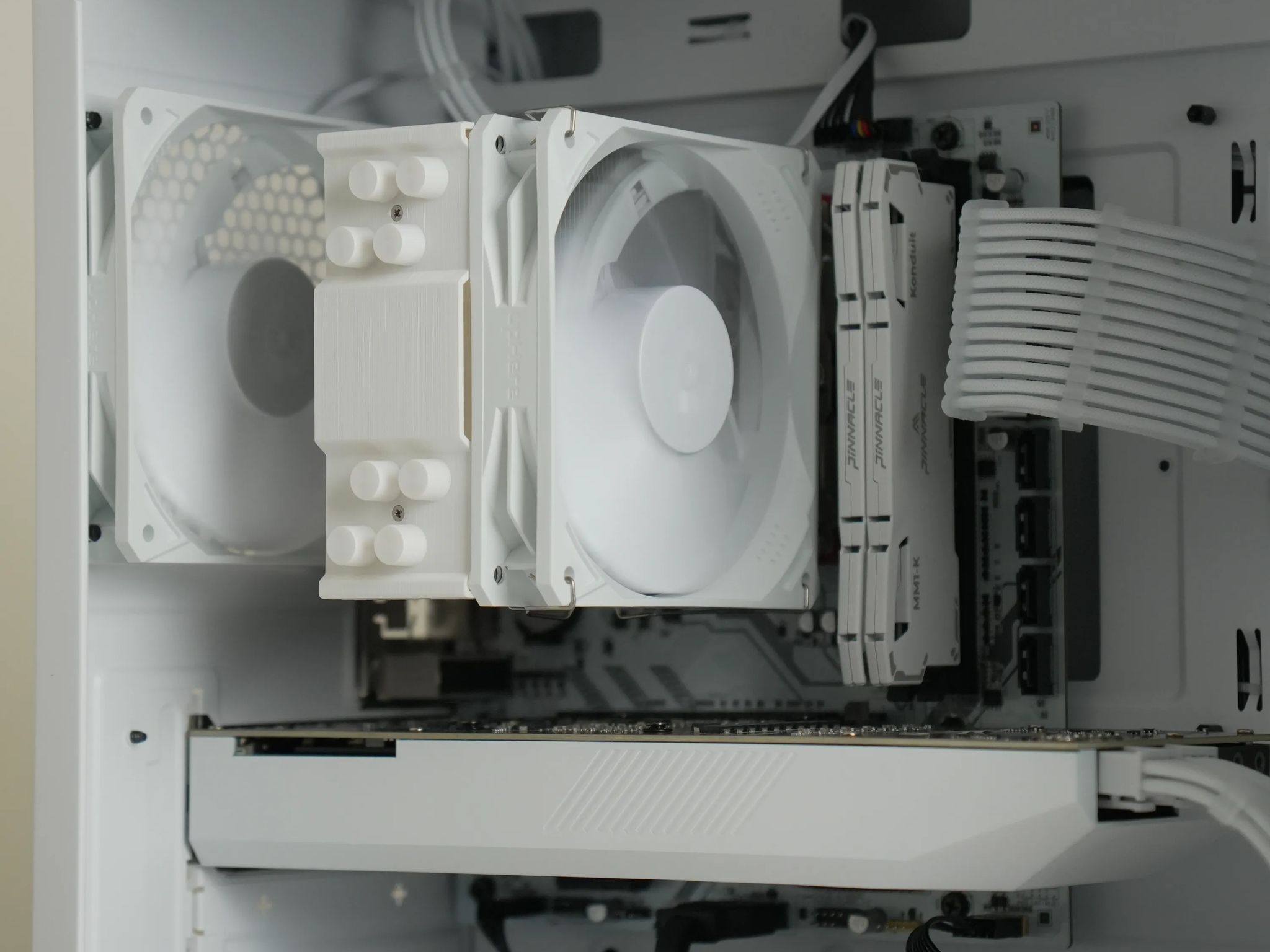 White Beauty Gaming PC | RTX 3070 | Ryzen 5 5600 | 32GB RAM | WIN 11 | WIFI |