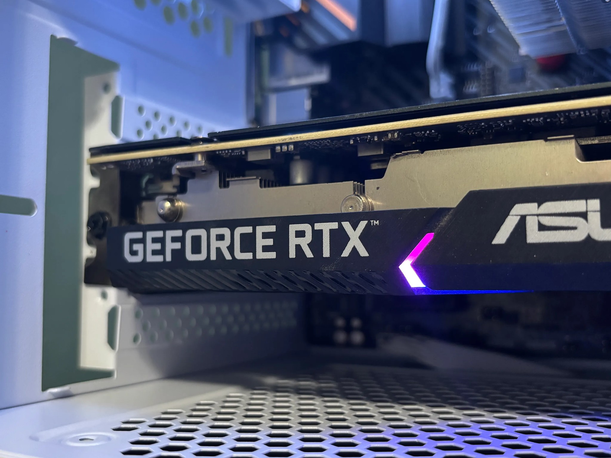 White Custom RTX Gaming PC