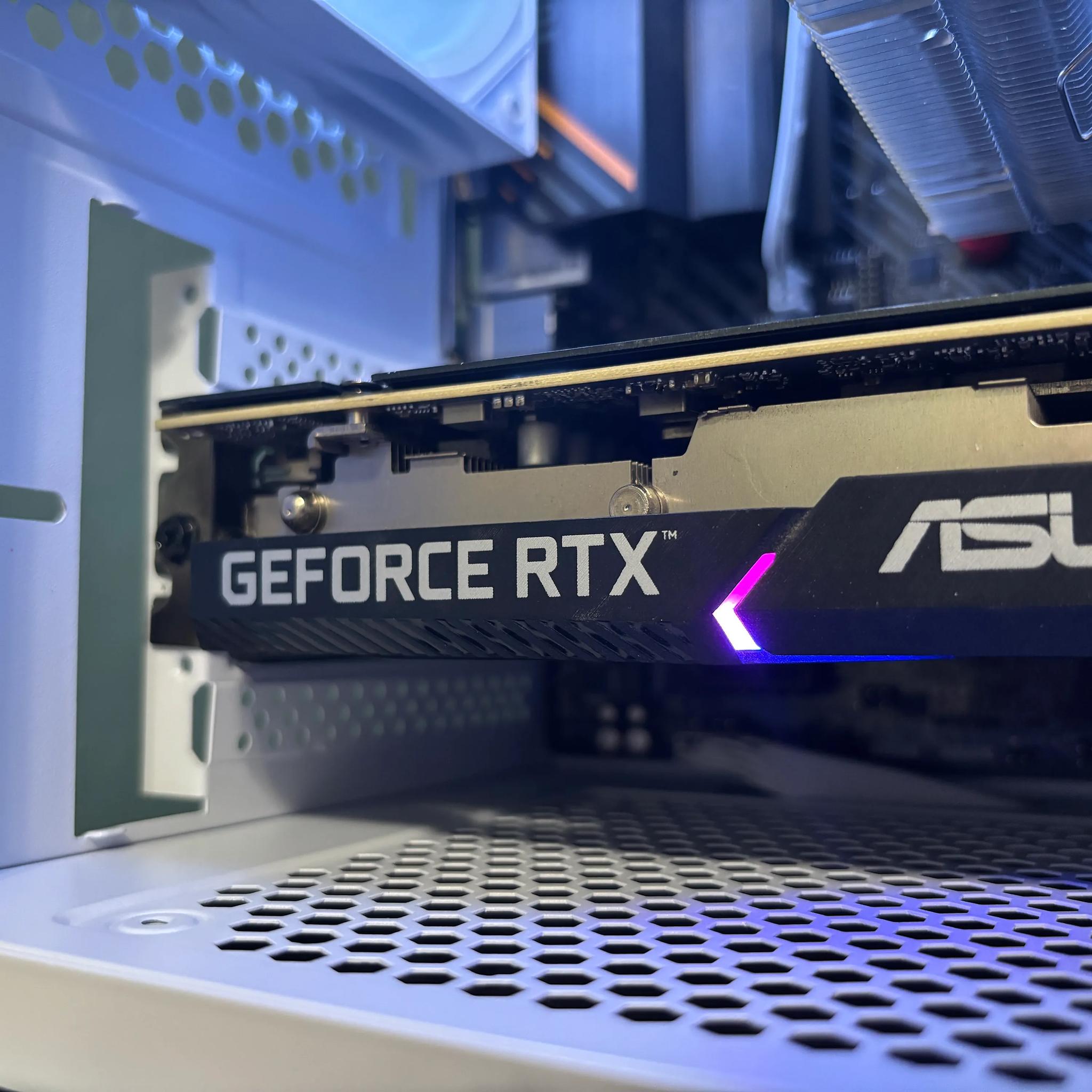 White Custom RTX Gaming PC