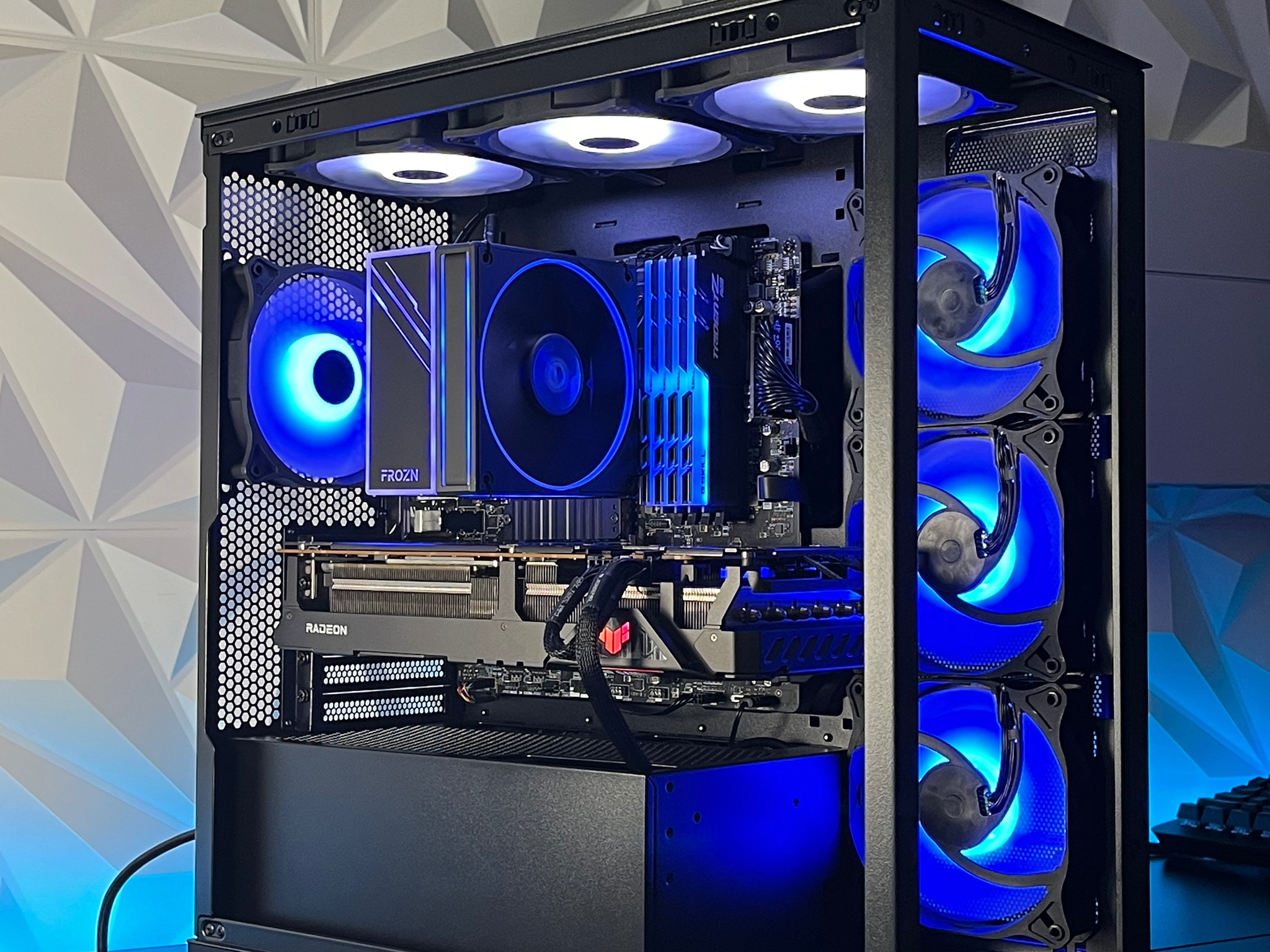 TUF RX 6800 16GB, Ryzen 7 5800X, 32GB 3600MHz | Black RGB Gaming Computer/PC