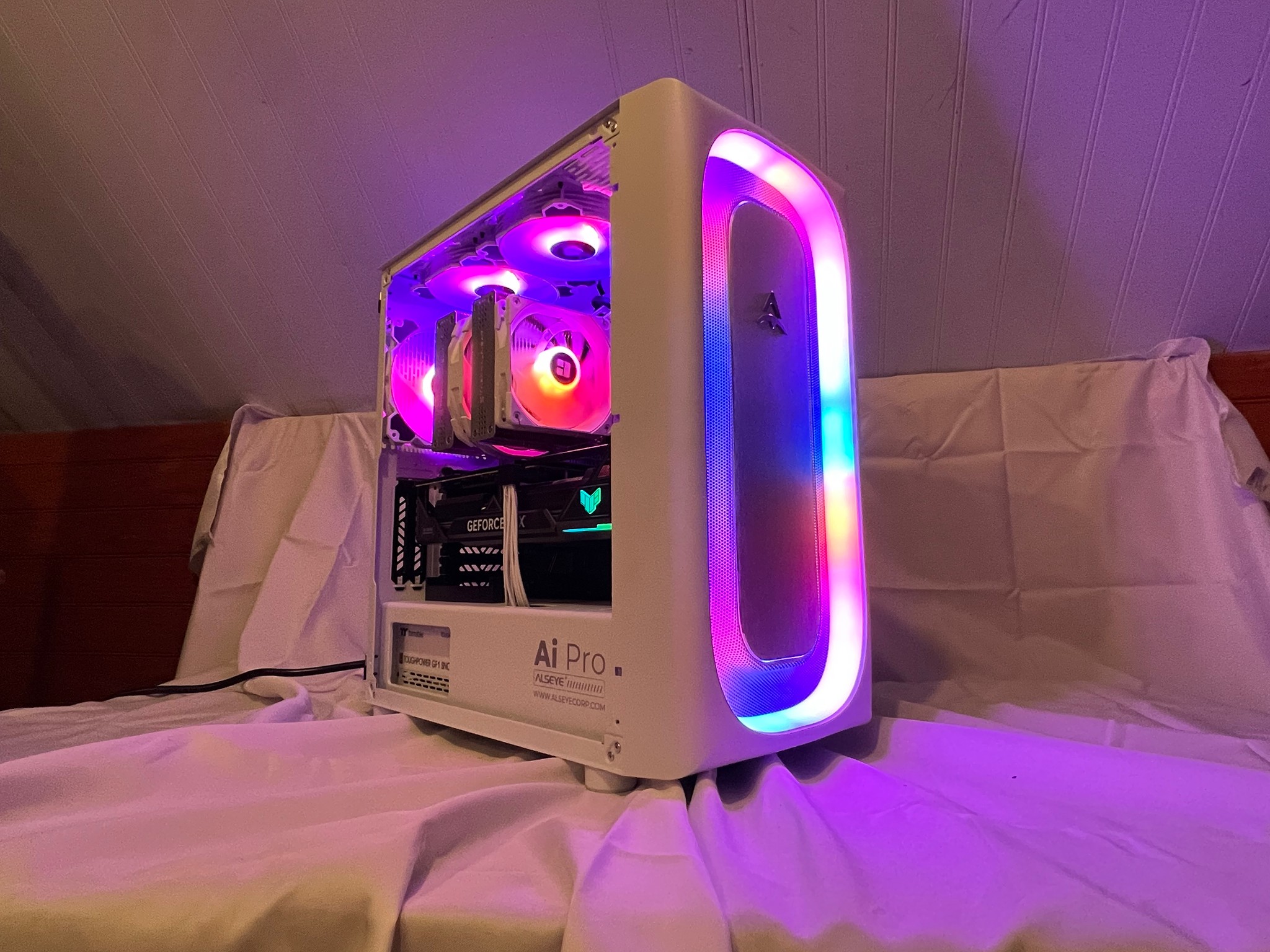 "The Star Stealer" / Ryzen 7 7800x3d, TUF RTX 4080 OC, 5Tb, 32gb ddr5 gaming pc with evga keyboard