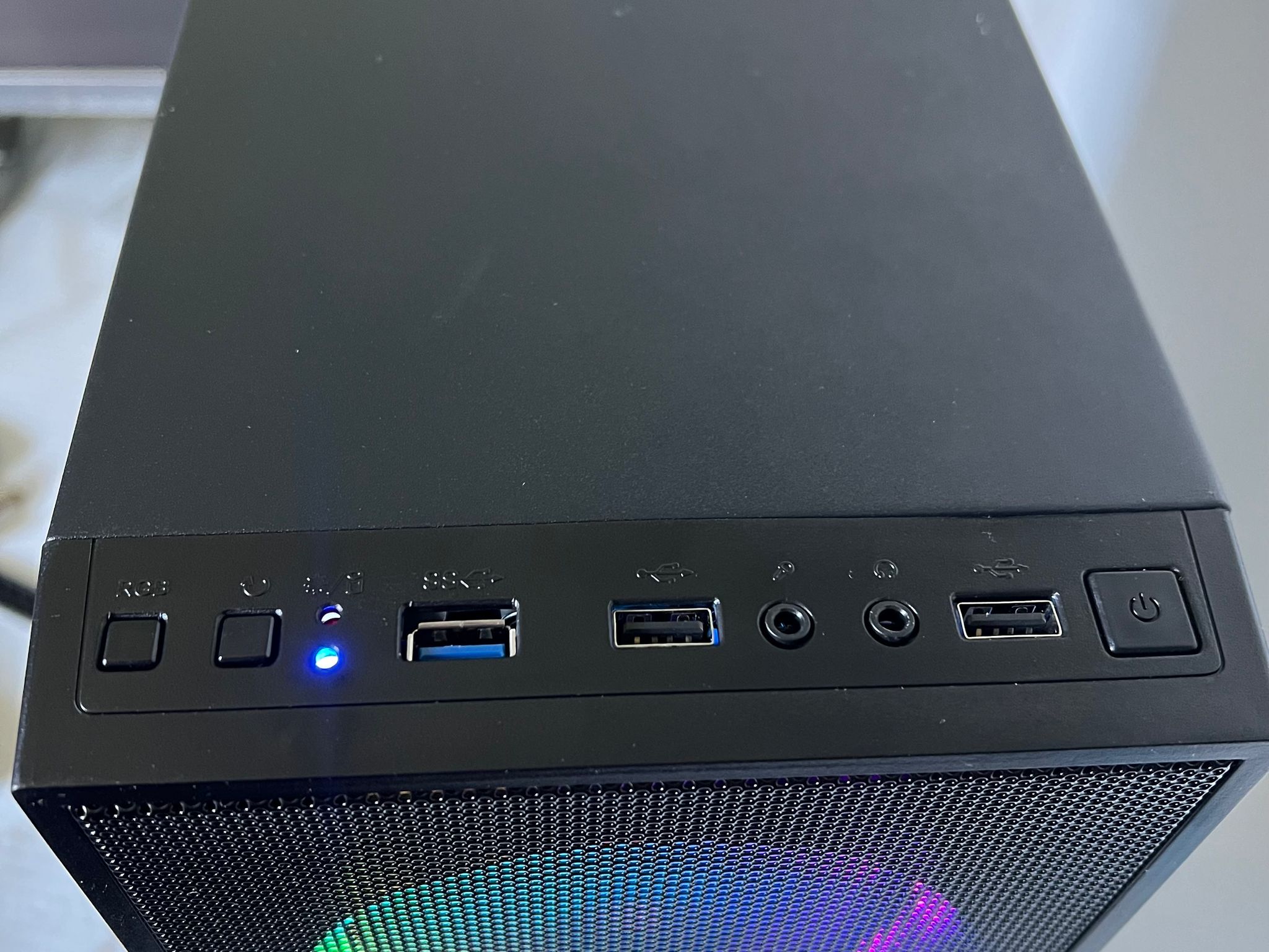 ❇️ BUDGET FRIENDLY ❇️ (Ryzen 3 2200G, RX 5500 XT, 16GB RAM, 512GB NVME SSD)