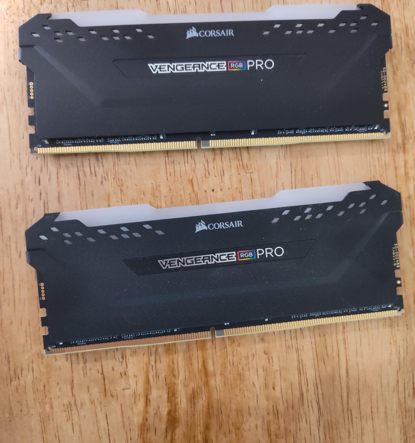 Corsair Vengeance RGB Pro 32GB DDR4 (2 x 16 GB)