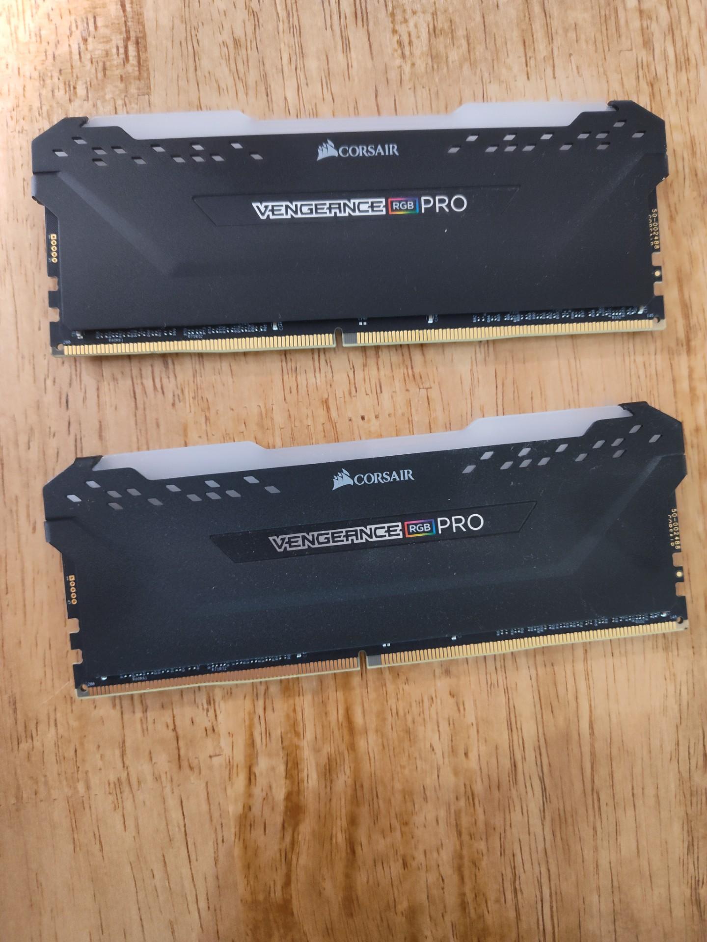 Corsair Vengeance RGB Pro 32GB DDR4 (2 x 16 GB)