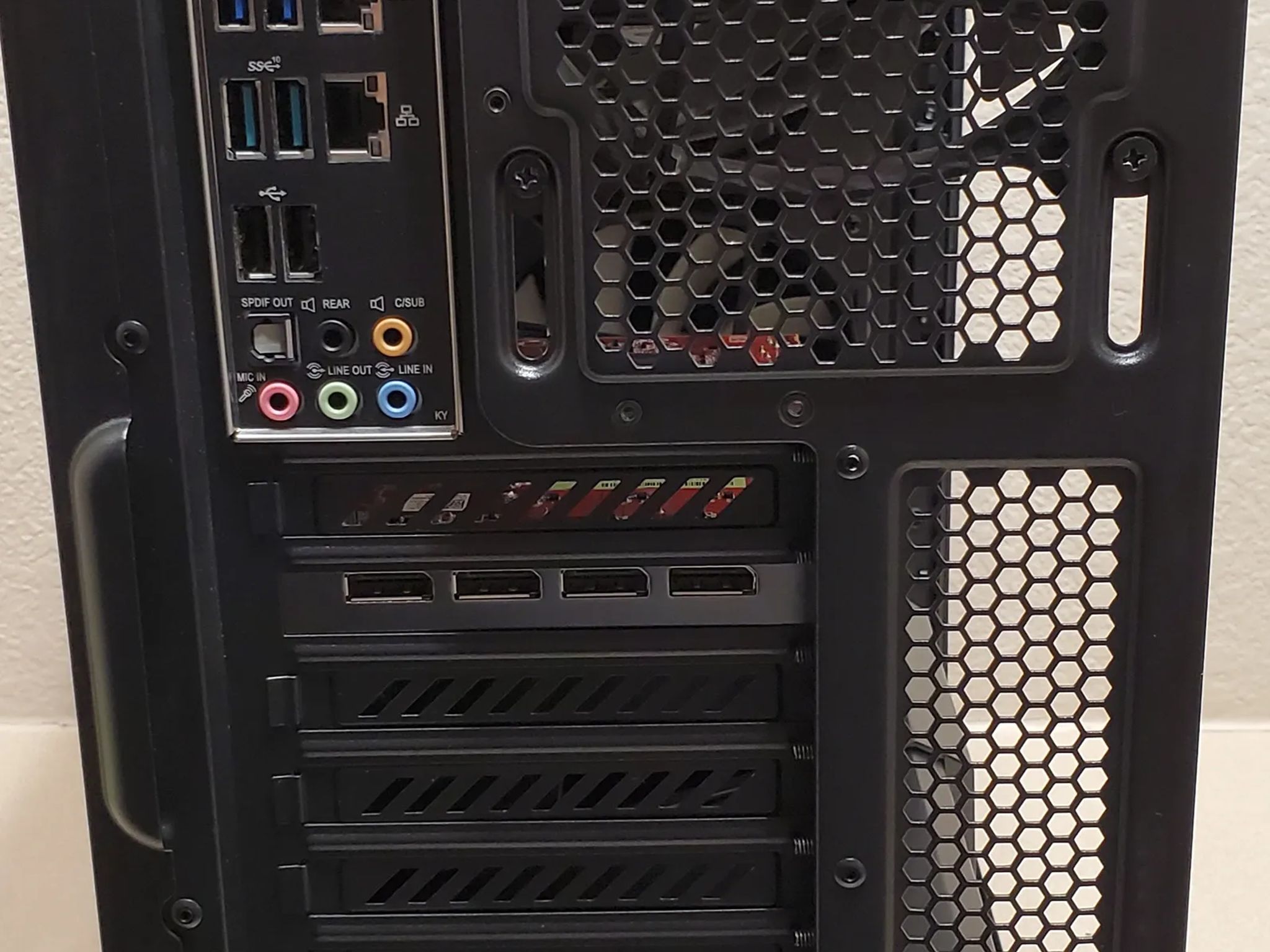 Custom PC Intel i7-8700K @3.7Ghz | AMD FirePro W5100 4GB | 16GB DDR4 RAM | 500GB NVME | Win11 ProSSD