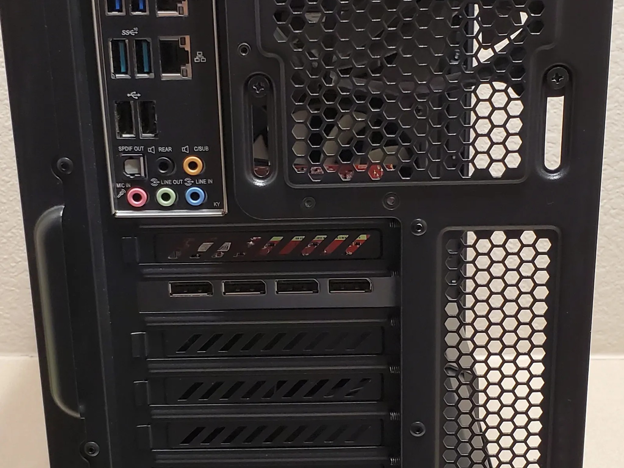 Custom PC Intel i7-8700K @3.7Ghz | AMD FirePro W5100 4GB | 16GB DDR4 RAM | 500GB NVME | Win11 ProSSD