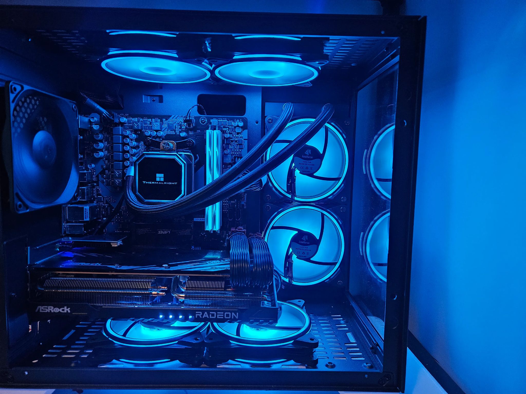 Demo unit sale! Liquid cooled Ryzen 9 7900x / 64GB DDR5 / 1TB SSD / RX 7800 XT 16GB
