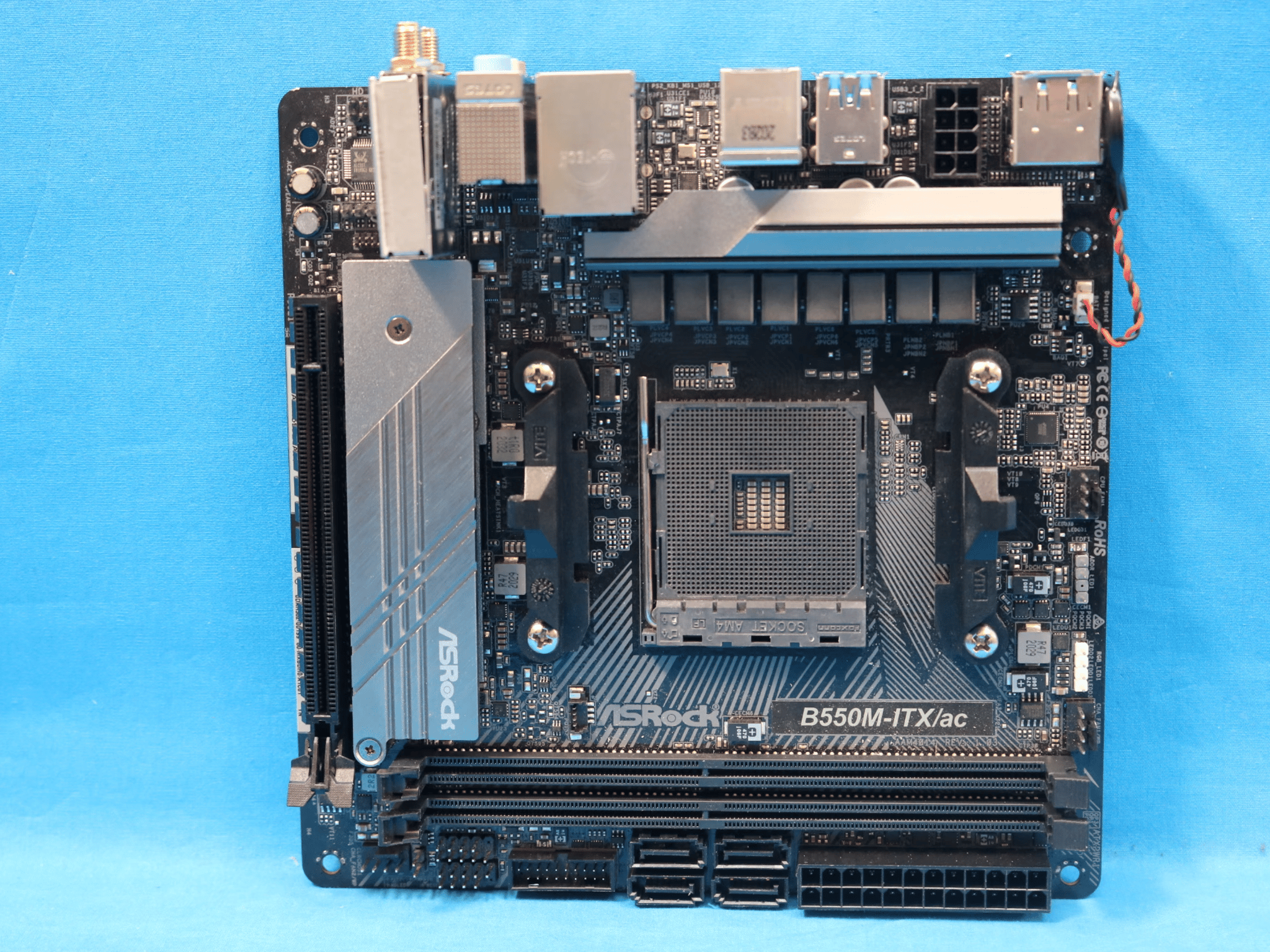 *No I/O Shield* ASRock B550M-ITX/ac AMD Socket AM4 DDR4 mini-ITX Desktop Motherboard