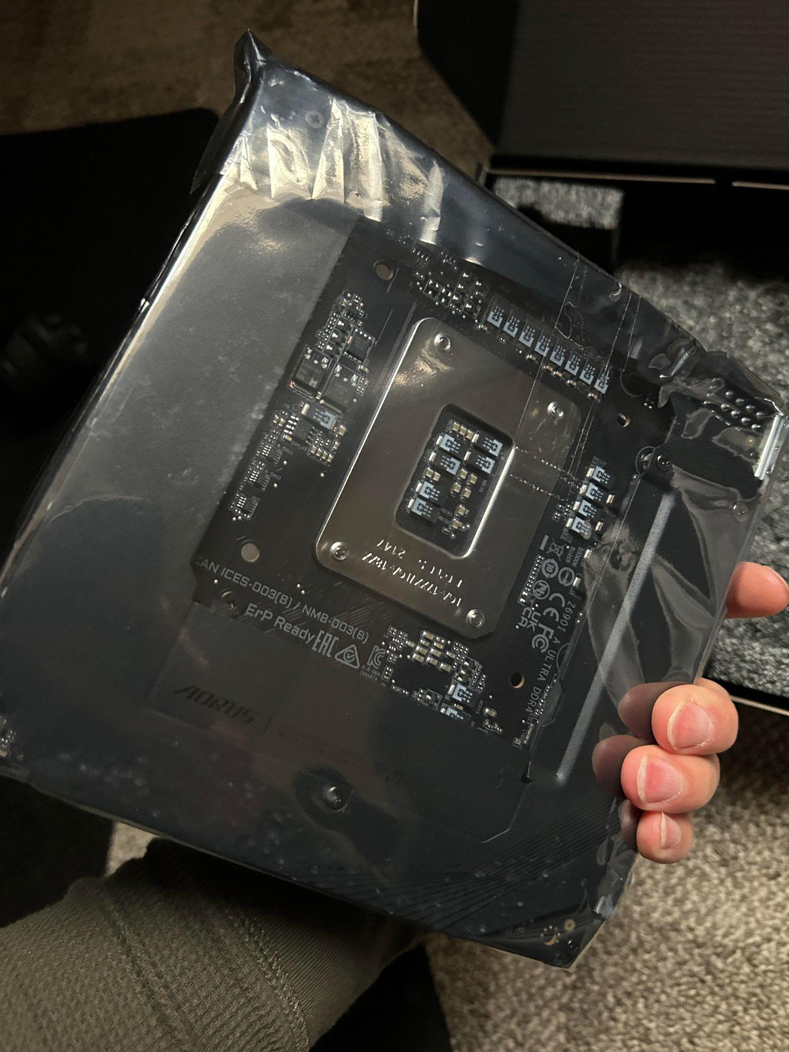 I5-12600K + Z690I Aorus Ultra Lite DDR4