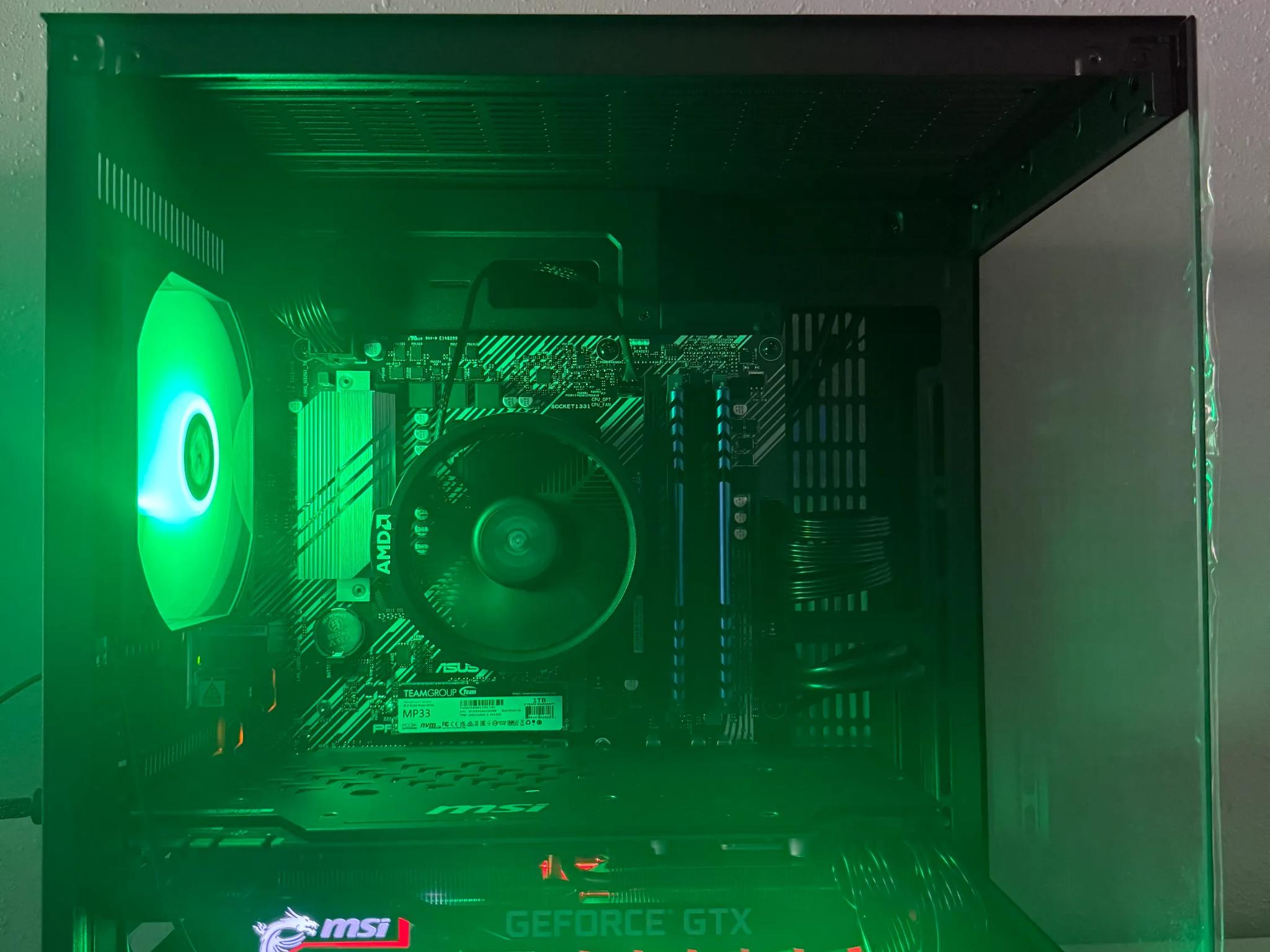 GTX 1080 Ti + Ryzen 5 5500 - 32GB RAM - 1TB NVMe - Windows 11 Pro
