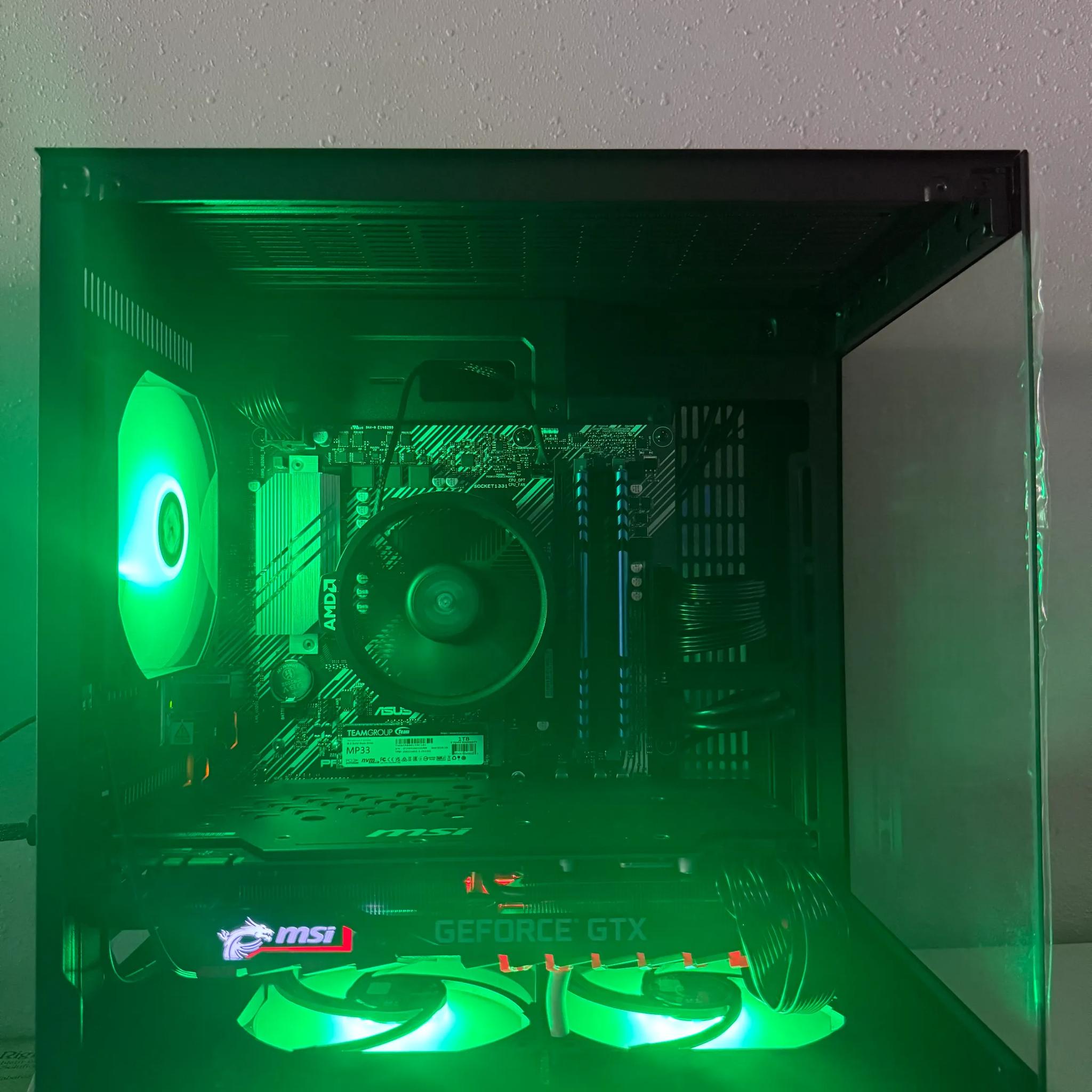 GTX 1080 Ti + Ryzen 5 5500 - 32GB RAM - 1TB NVMe - Windows 11 Pro