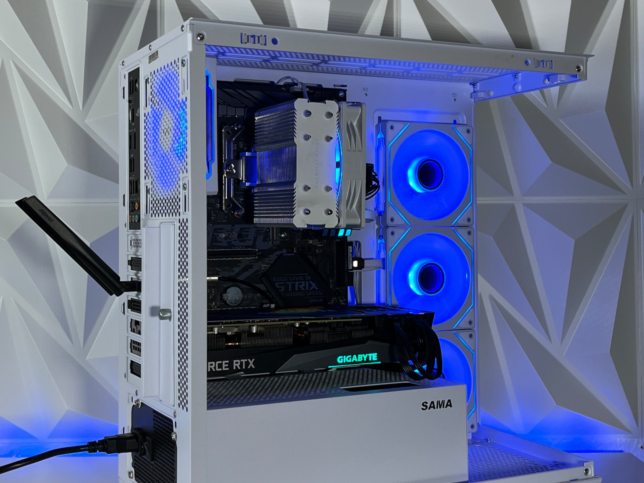 RTX 3070 OC, Ryzen 7 3700X, 32GB RAM | White RGB Gaming Computer