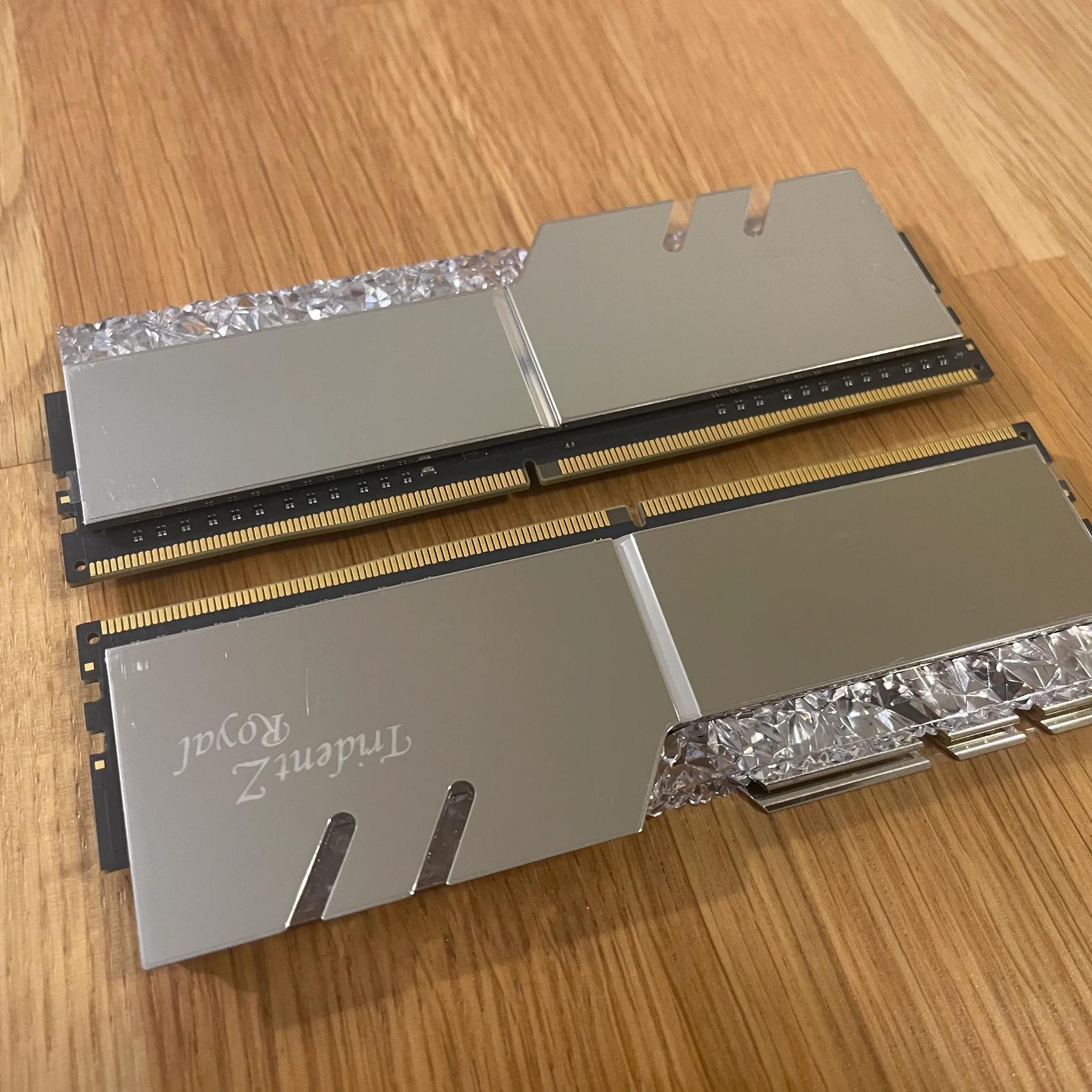 32GB - 4000Mhz - Gskill Trident Z Royal RGB DDR4 Ram