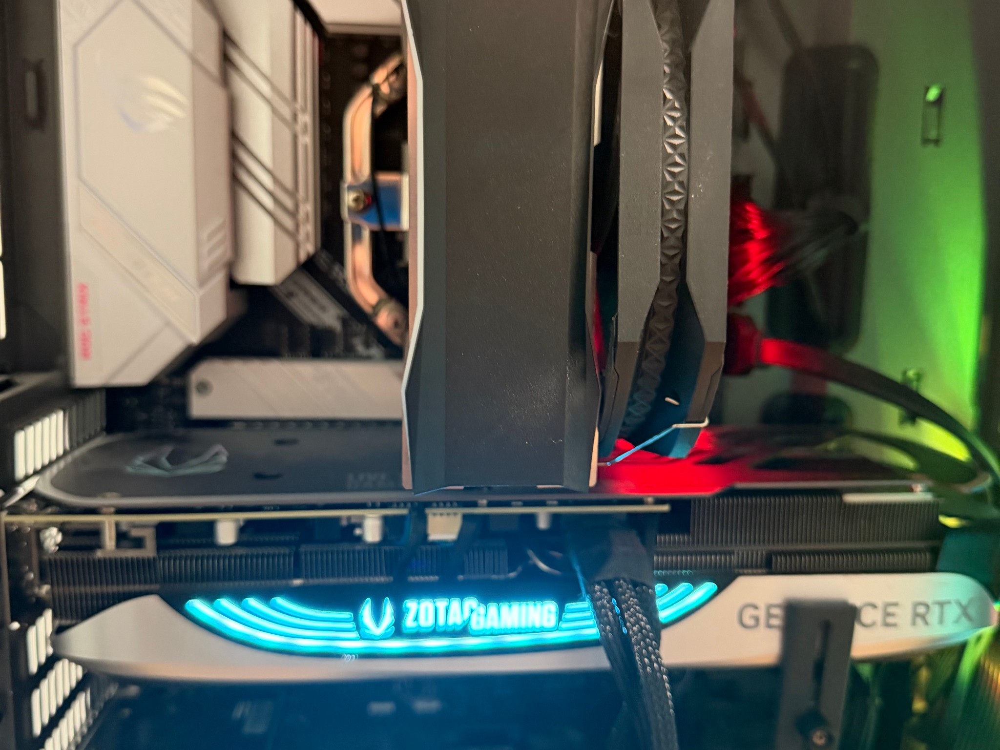 RYZEN 5800X/32 GB DDR4/ ROG STRIX CUSTOM GAMING PC