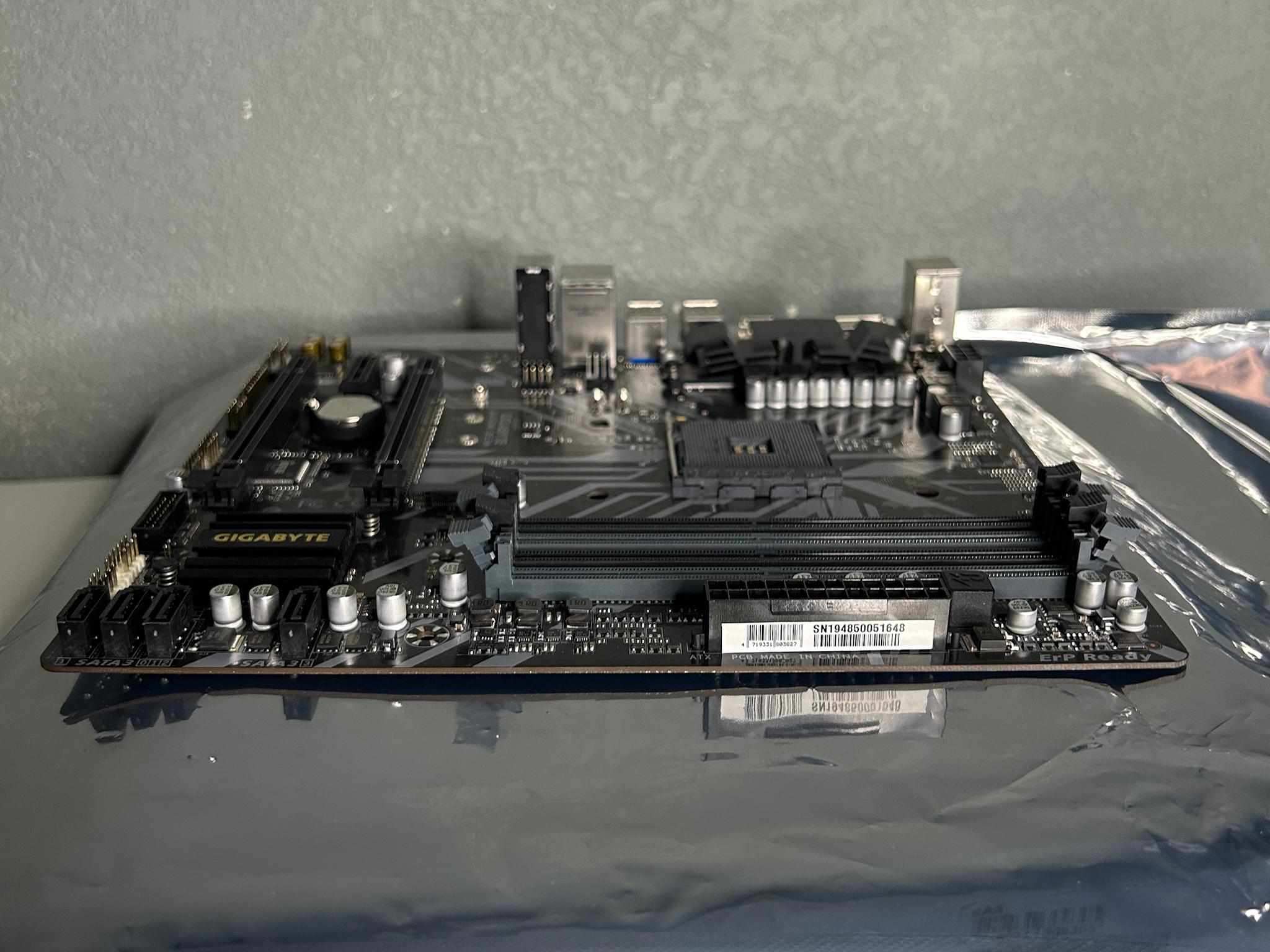 [READ] Gigabyte B450M DS3H Motherboard (AMD Ryzen AM4/Micro ATX)