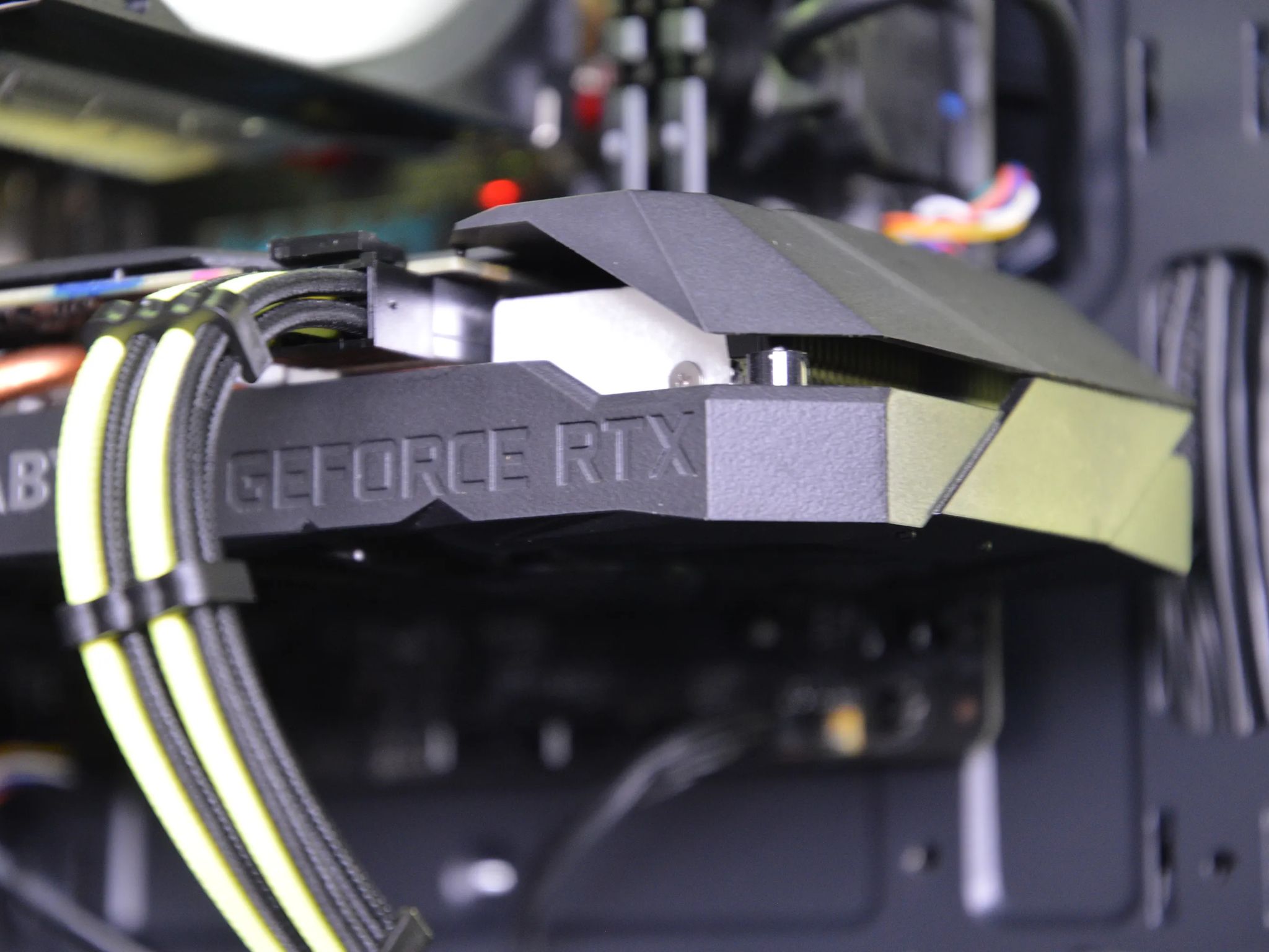 🐝🐝| RTX 2060 6GB | RYZEN 5 2600 | 16GB DDR4 RAM | 1TB NVME SSD | Bee Sting 4.0 |