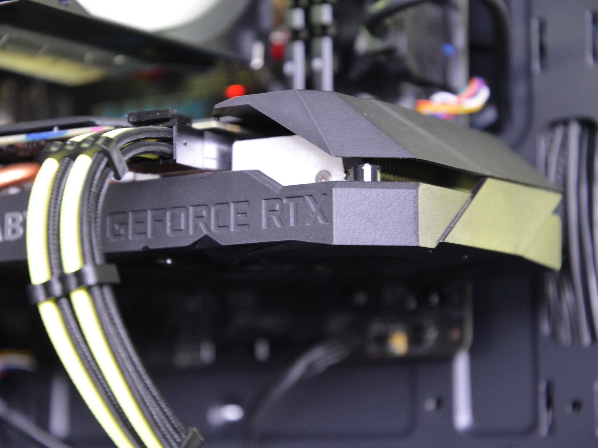 🐝🐝| RTX 2060 6GB | RYZEN 5 2600 | 16GB DDR4 RAM | 1TB NVME SSD | Bee Sting 4.0 |