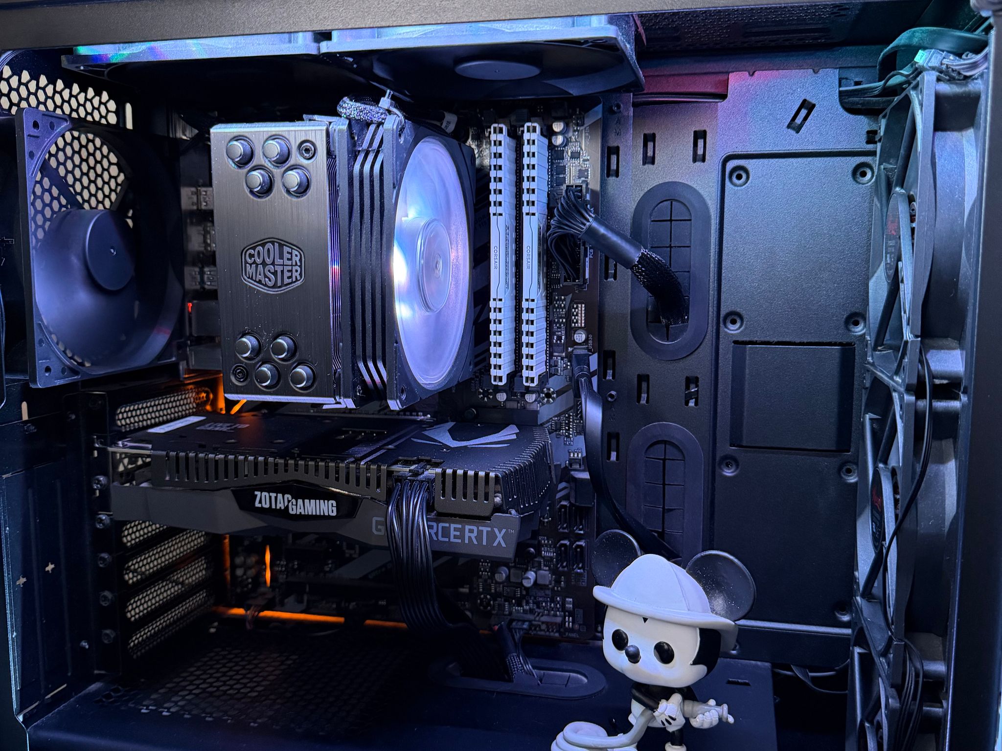 Black & White Geforce Zotac RTX 2060 & Intel i7 9700K Gaming PC