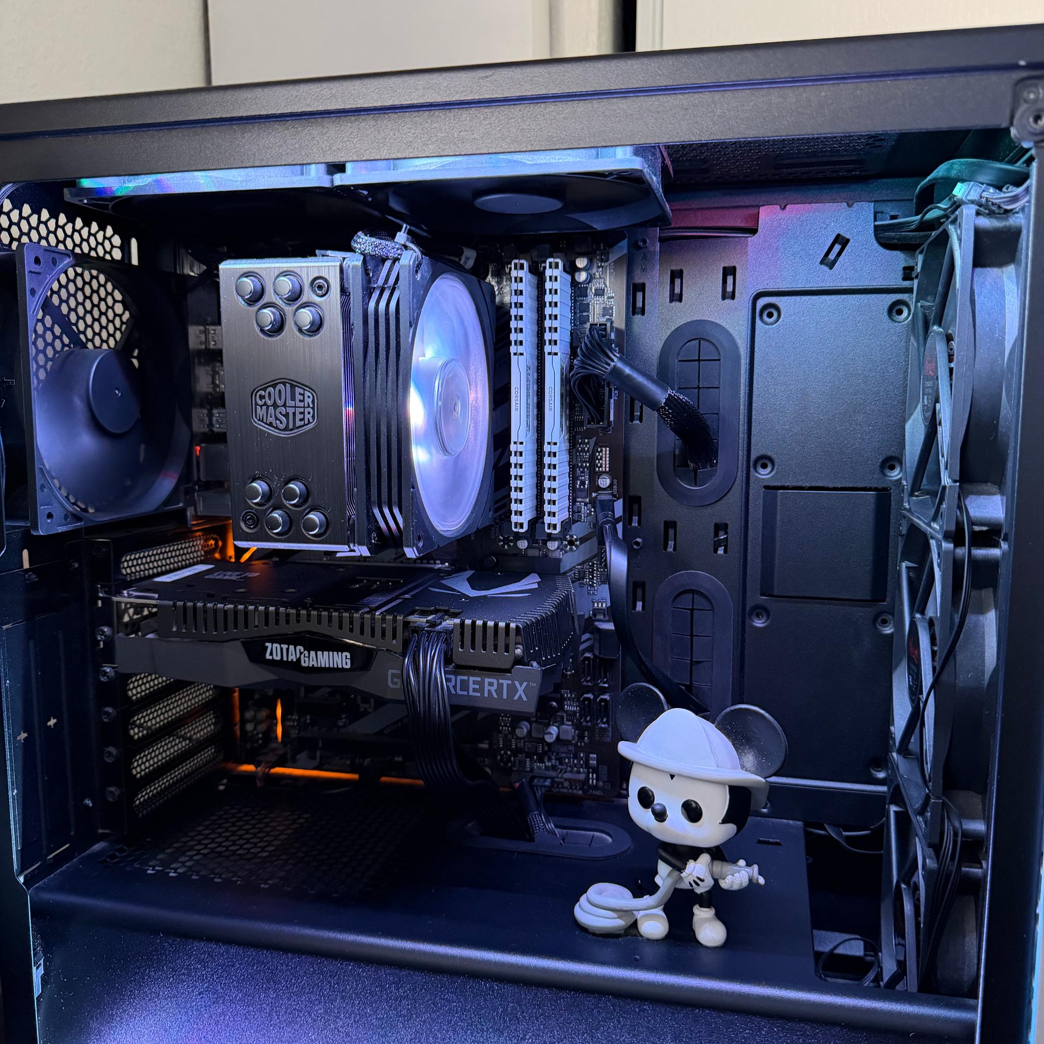 Black & White Geforce Zotac RTX 2060 & Intel i7 9700K Gaming PC