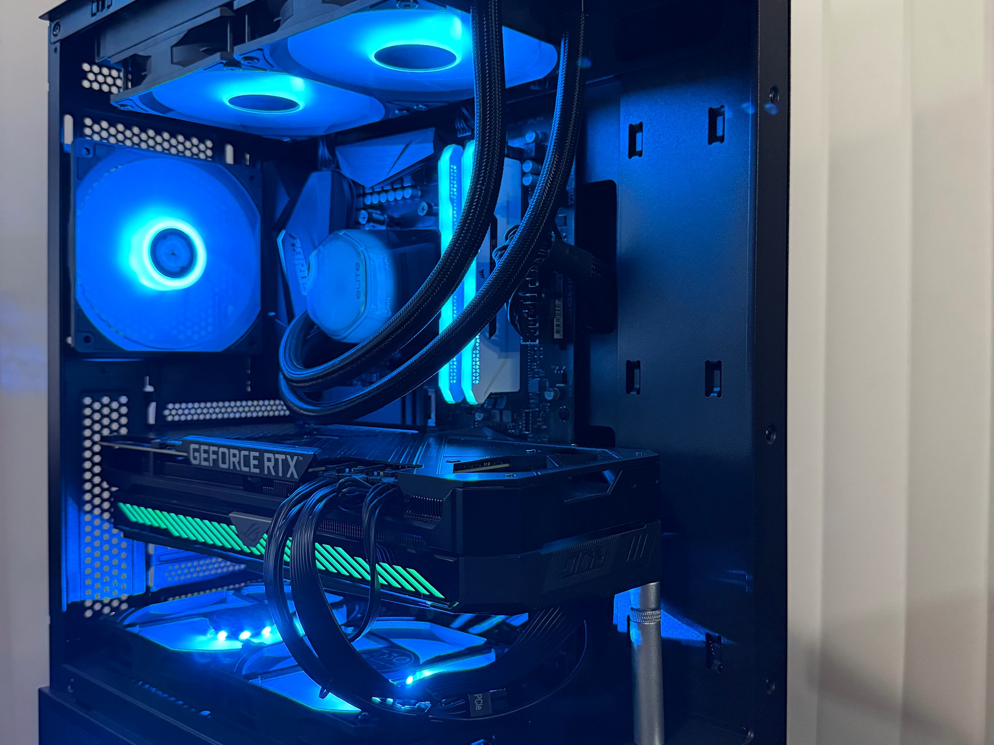 Ryzeb 9 5900x / RTX 3070 ti /32GB ddr4/1tb SSD