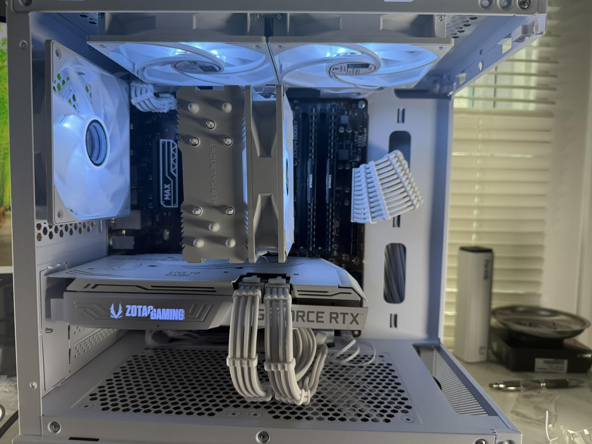 White RTX 3070|5 3600|16gb RAM