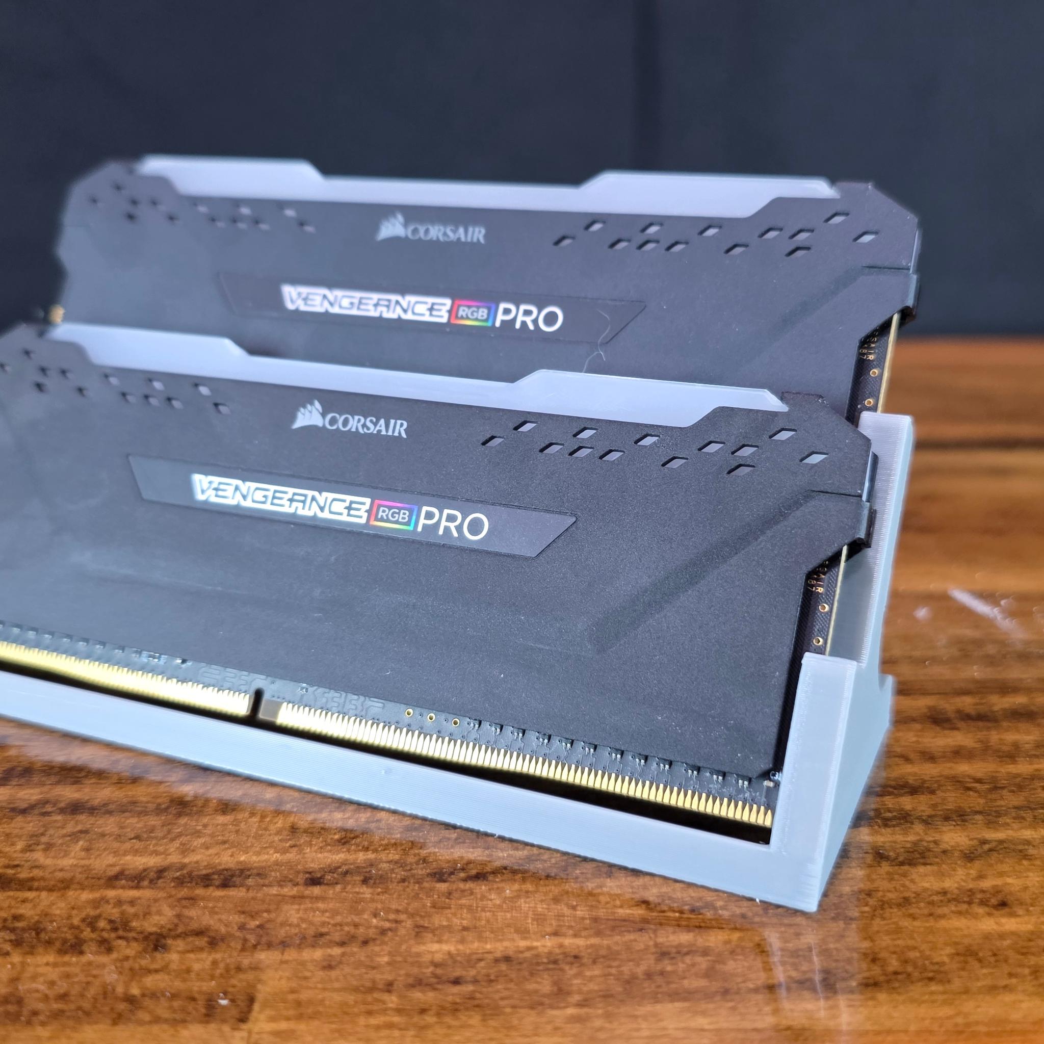 Corsair Vengeance RGB Pro (CMW16GX4M2C3200C16) 16GB DDR4