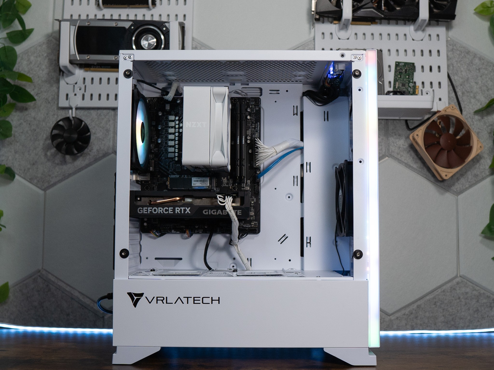 🌨🌨 | GIGABYTE RTX 4060 | RYZEN 5 8400F | 32GB DDR5 RAM | 1.5TB | Arctic Snow