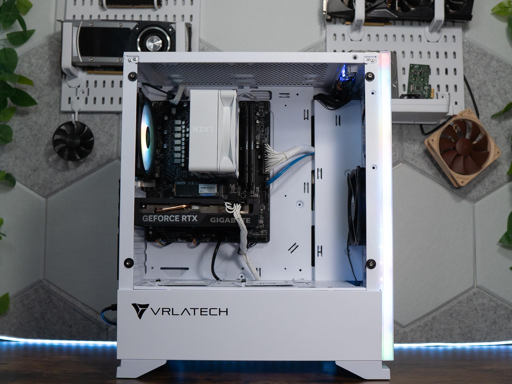 🌨🌨 | GIGABYTE RTX 4060 | RYZEN 5 8400F | 32GB DDR5 RAM | 1.5TB | Arctic Snow