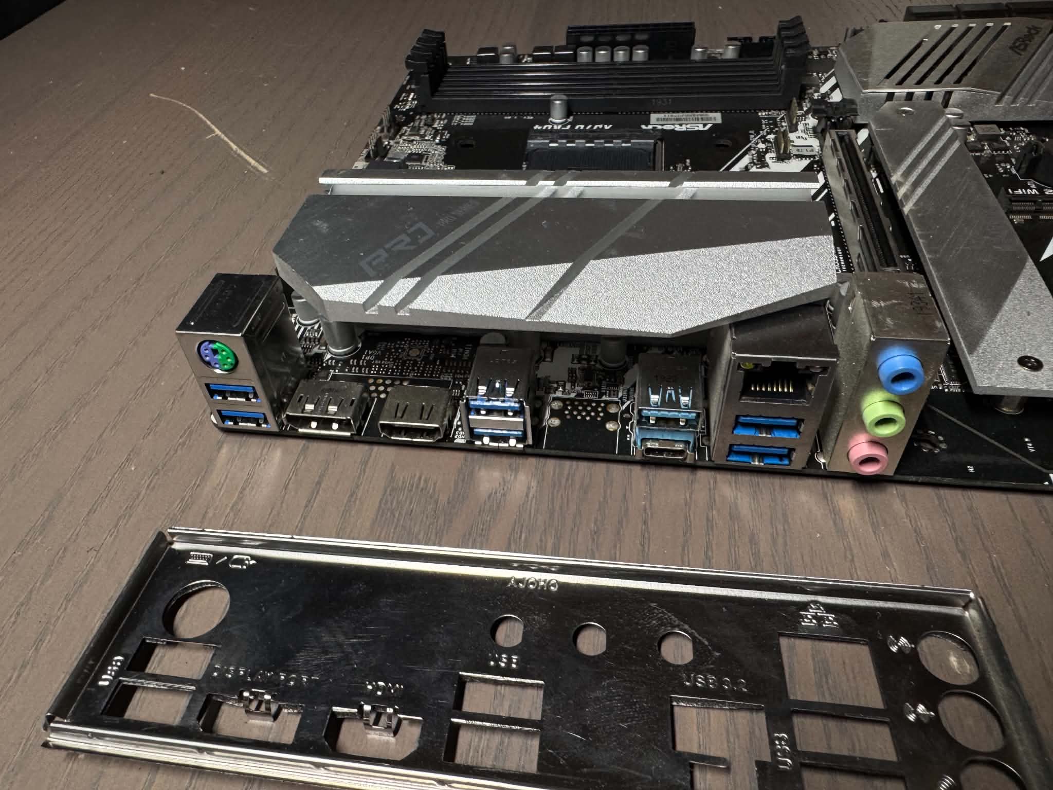 ASRock X570 Pro4 - Image 4
