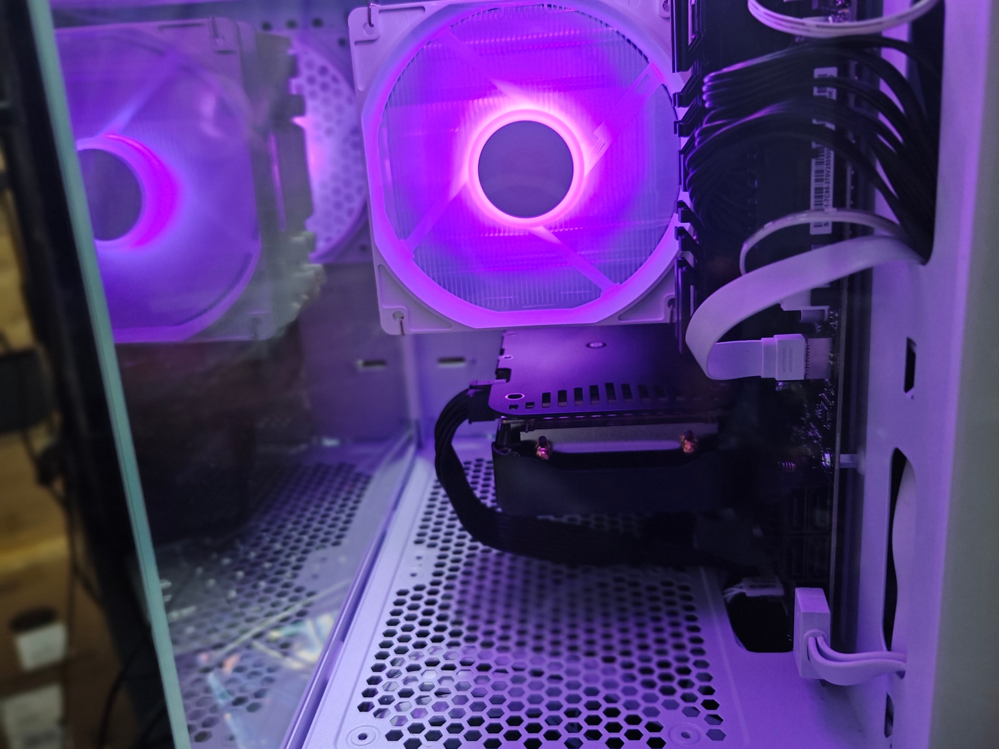 AMD RYZEN 5 5500|32GB DDR4 3200|1TB NVME SSD|AMD RADEON RX 9060XT|WINDOWS 11 HOME