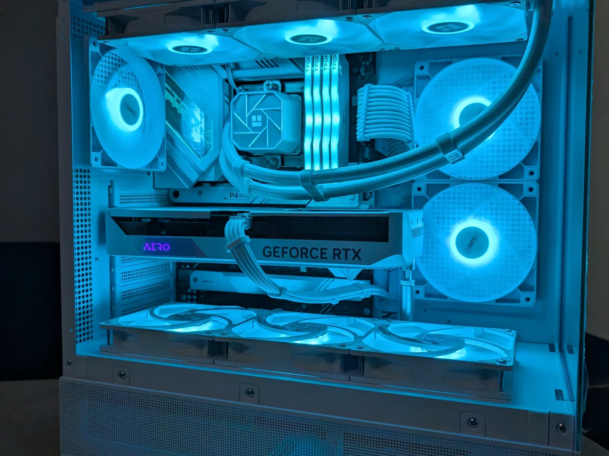 Powerful White Gaming PC! i7 12700KF / RTX 4070
