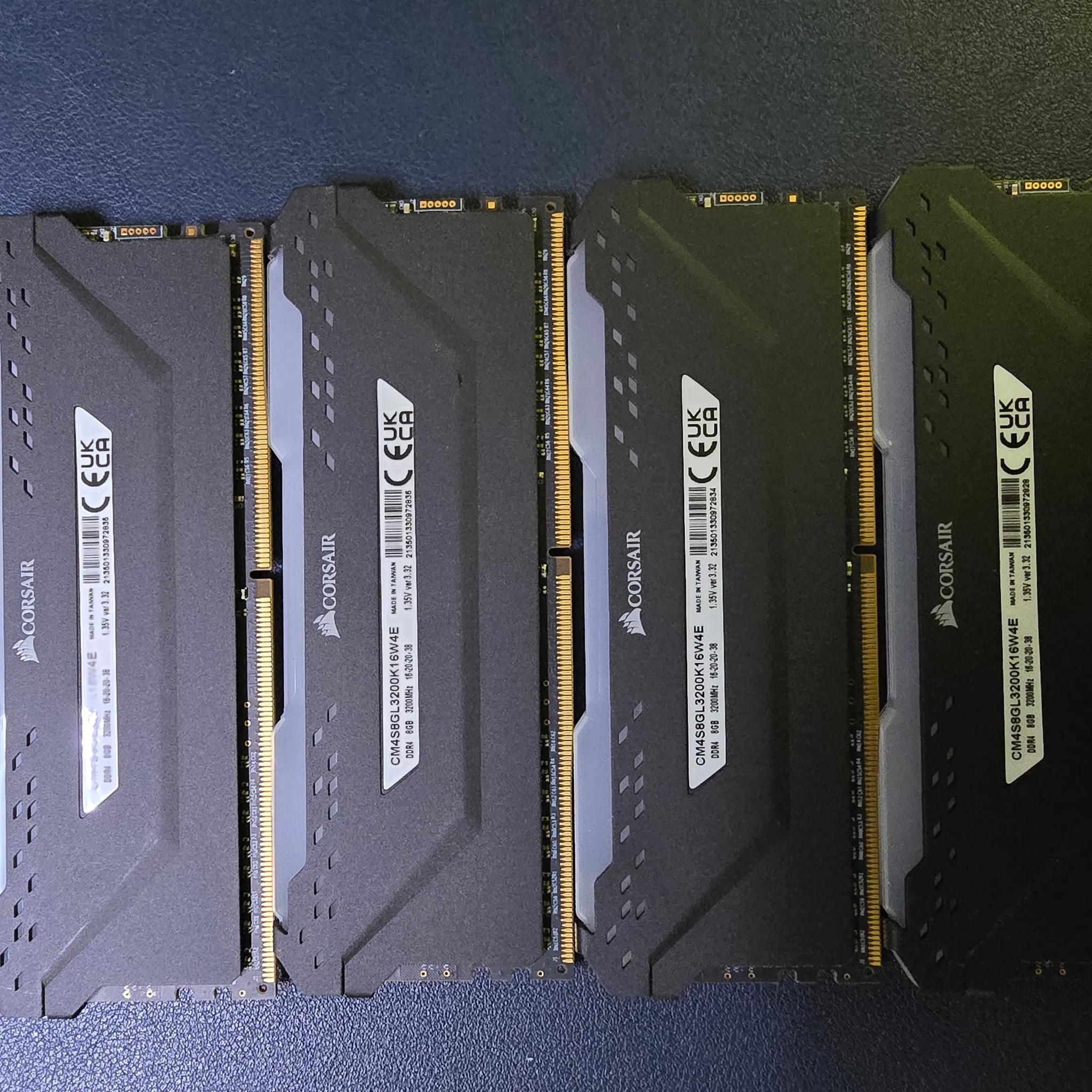 Corsair Vengeance RGB Pro DDR4 RAM 3200K - 4 x 8GB sticks