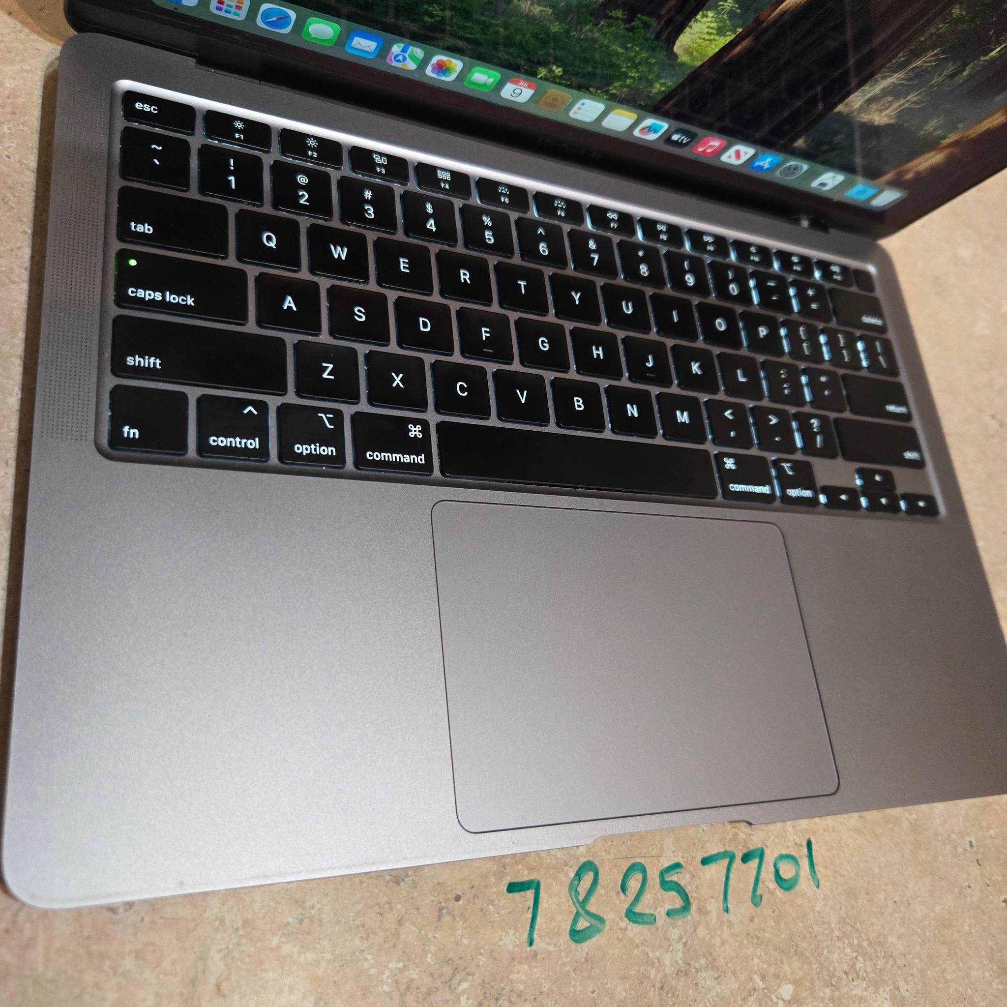 Apple Macbook Air 13 inch Laptop - 2020 - 256GB SSD - intel i5 - Model A2179