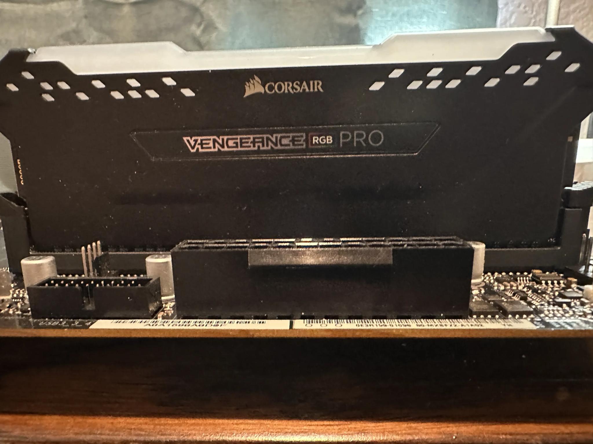 Intel i7-11700kf / ASRock Z590 C/AC WiFi Board / Corsair Vengeance Pro RGB 32gb DDR4-3200mhz RAM
